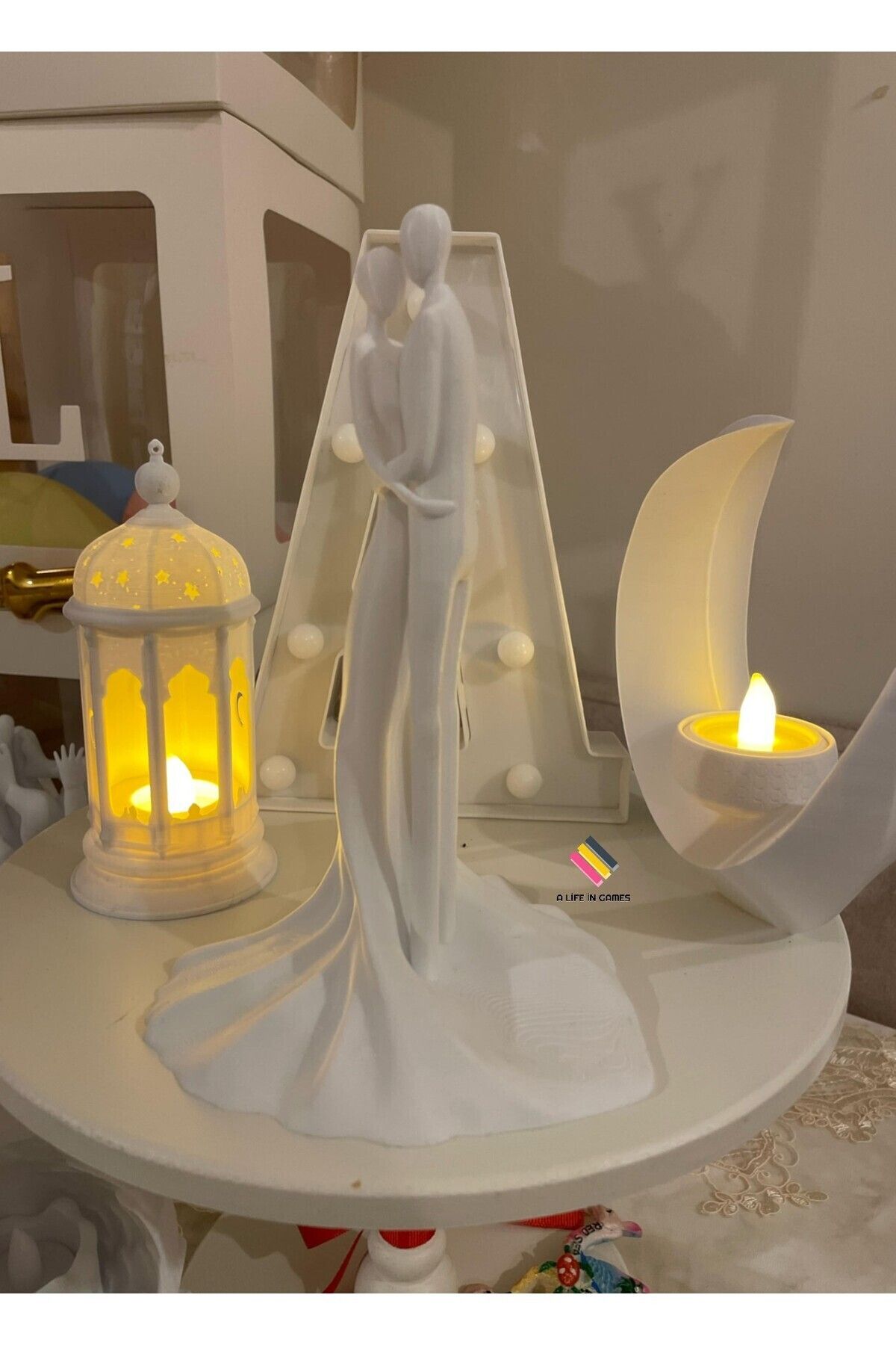 DEKORANLA Beyaz 22cm romantik çift biblo şık modern masaüstü dekorasyon ve hediye figürü