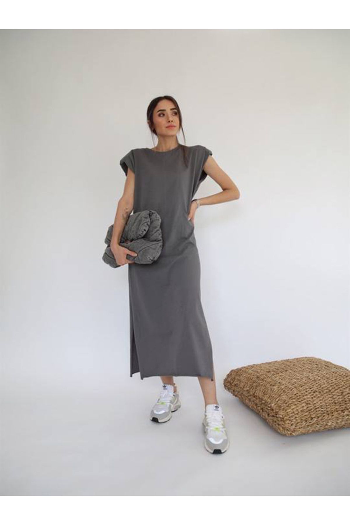nunashop Kadın Omuzu Vatkalı Yırtmaçlı Elbise
