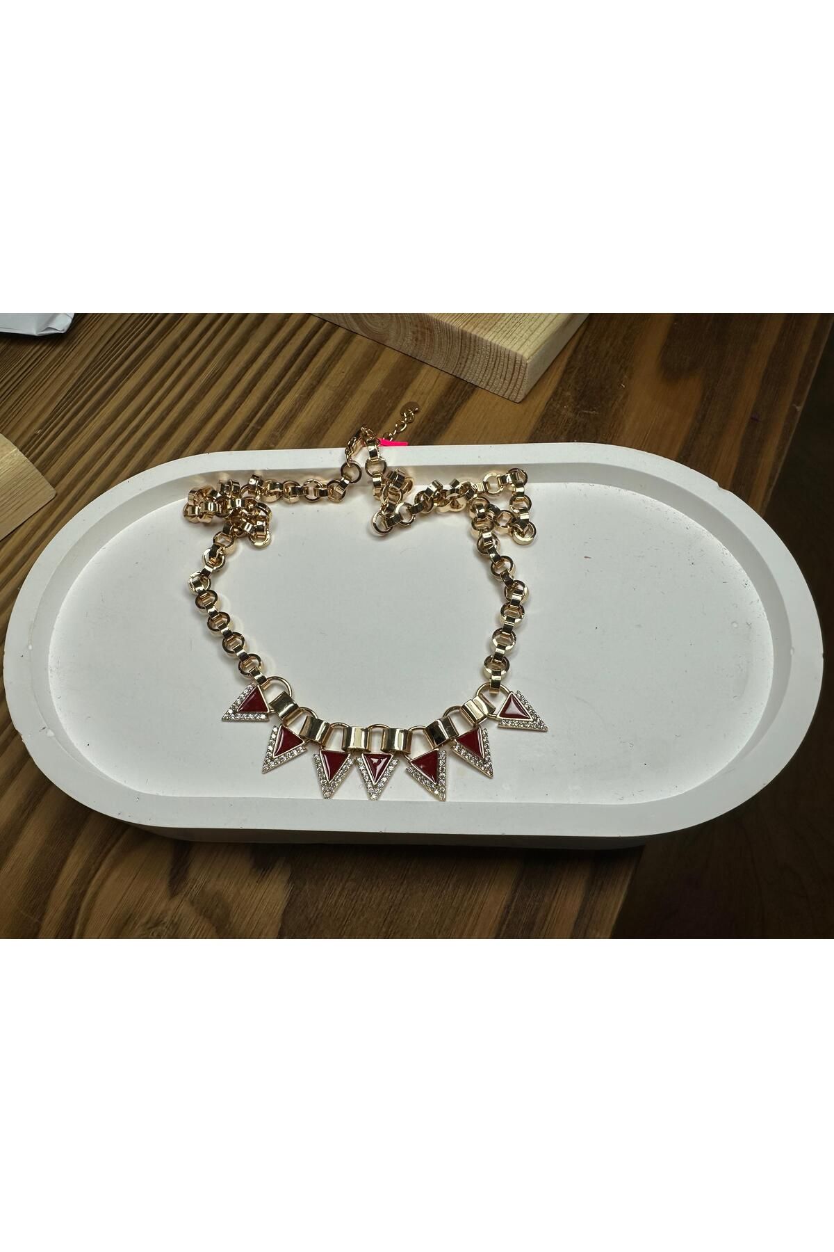 Lorinya Butik Üçgen Detaylı Kolye
