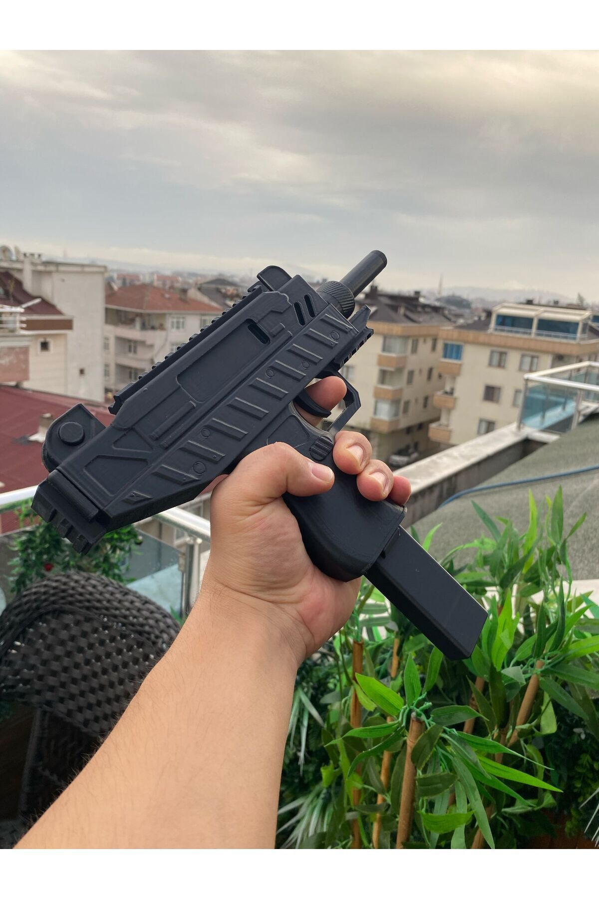 DEKORANLA Siyah Otomatik Tabanca Maketi 30 cm Gerçek Boy 1:1 Ölçek Silah Figürü