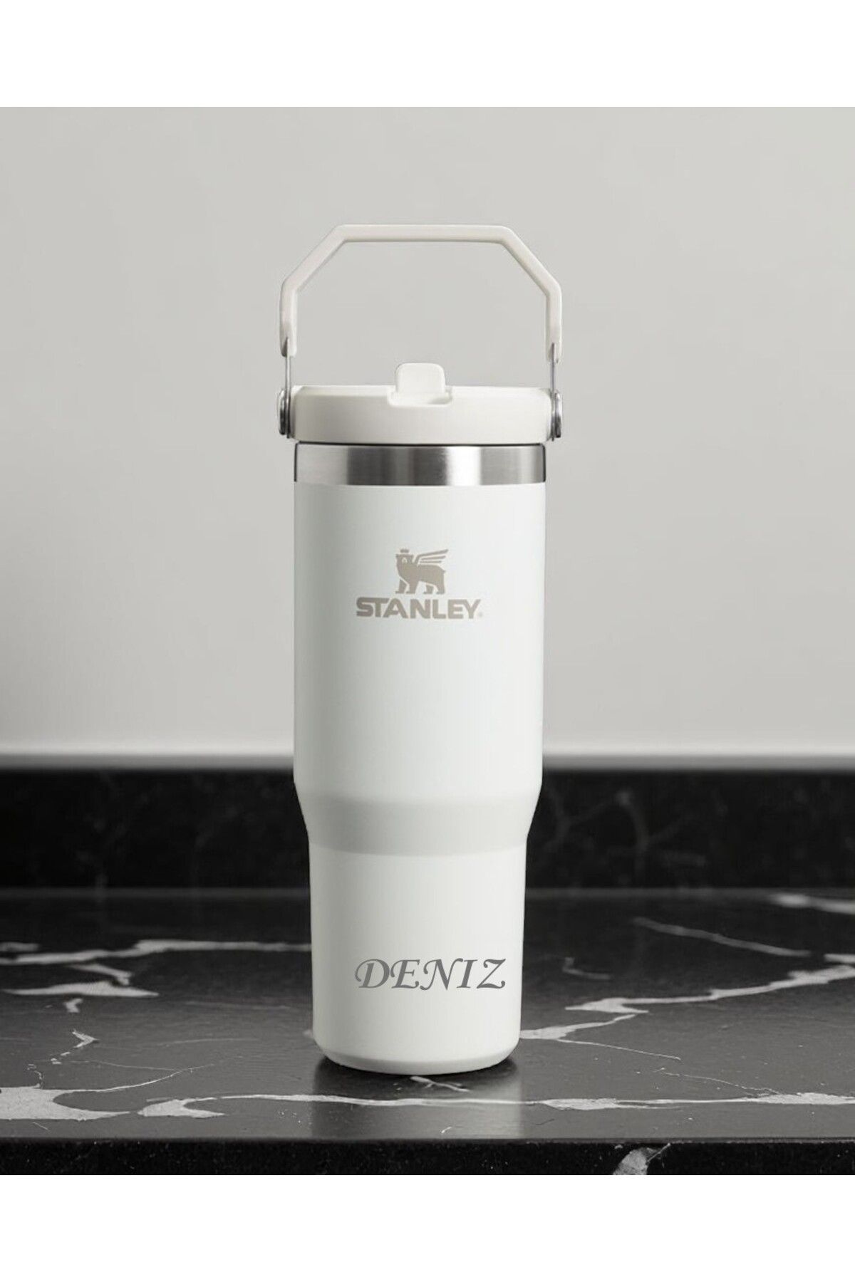 Stanley Kişiselleştirilmiş The Iceflow Flip Straw Beyaz Pipetli Termos Bardak 0,89 Lt