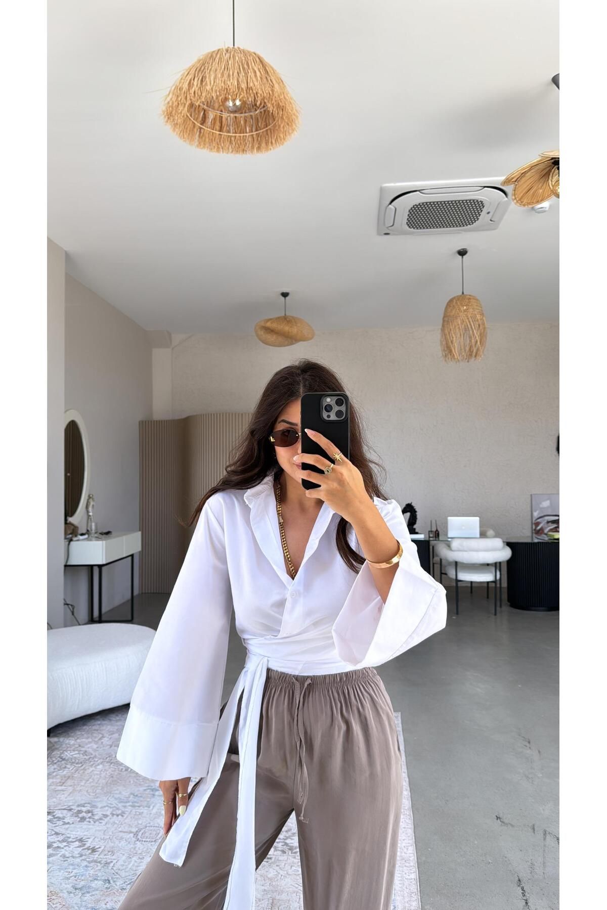 Buket Teke Beyaz Poplin Bağlamalı Gömlek