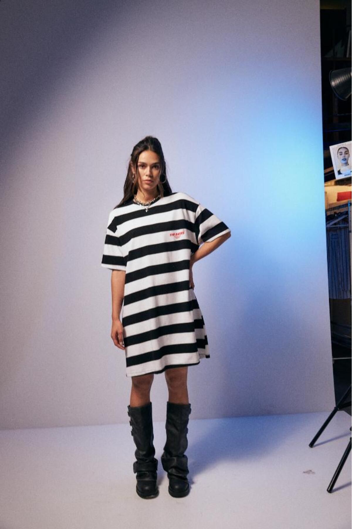 bases. Oversize T-Shirt Elbise