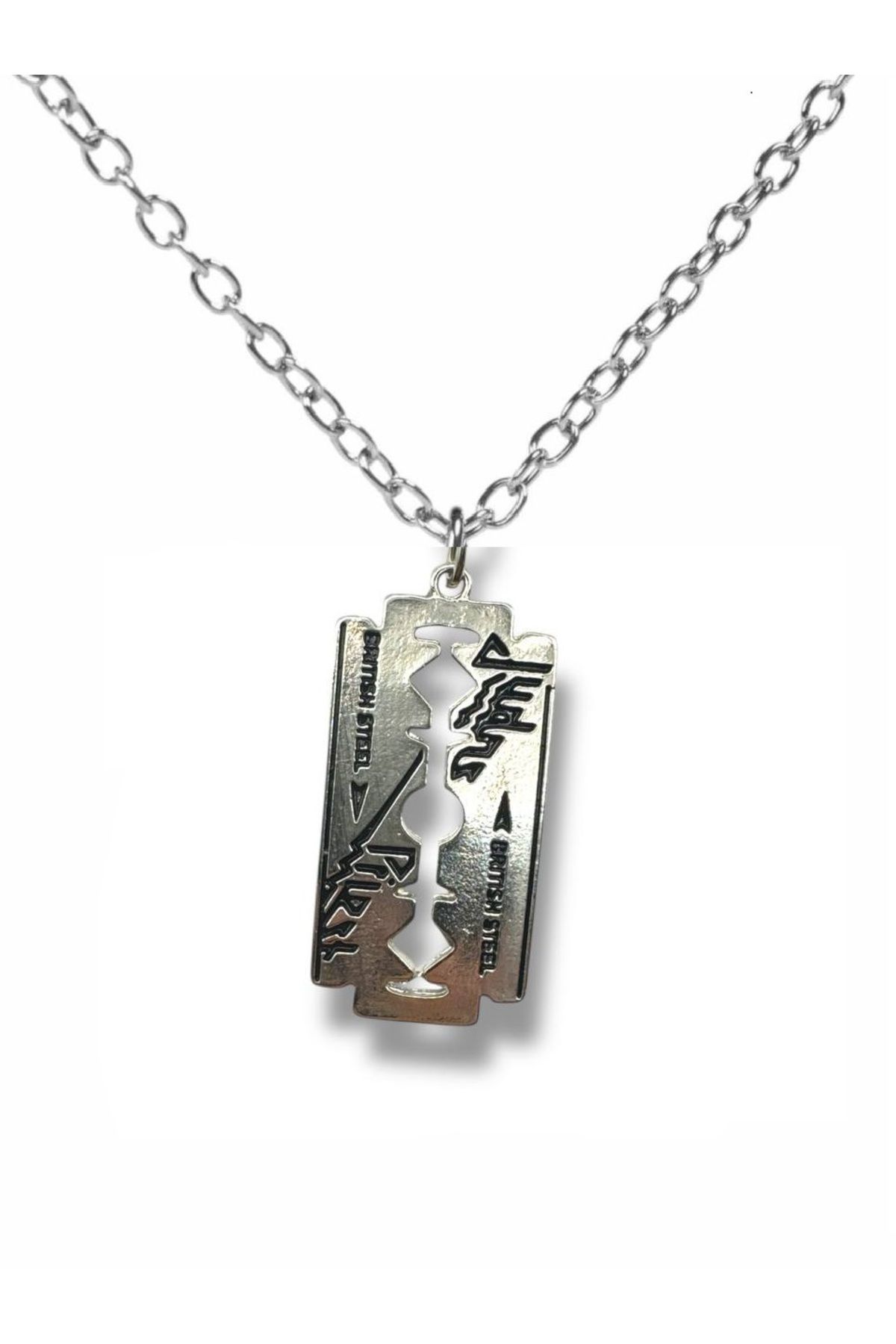 Herşey Nota Jilet Figürlü Gotik Tarz Kolye – Gümüş Renk Unisex Metal Takı