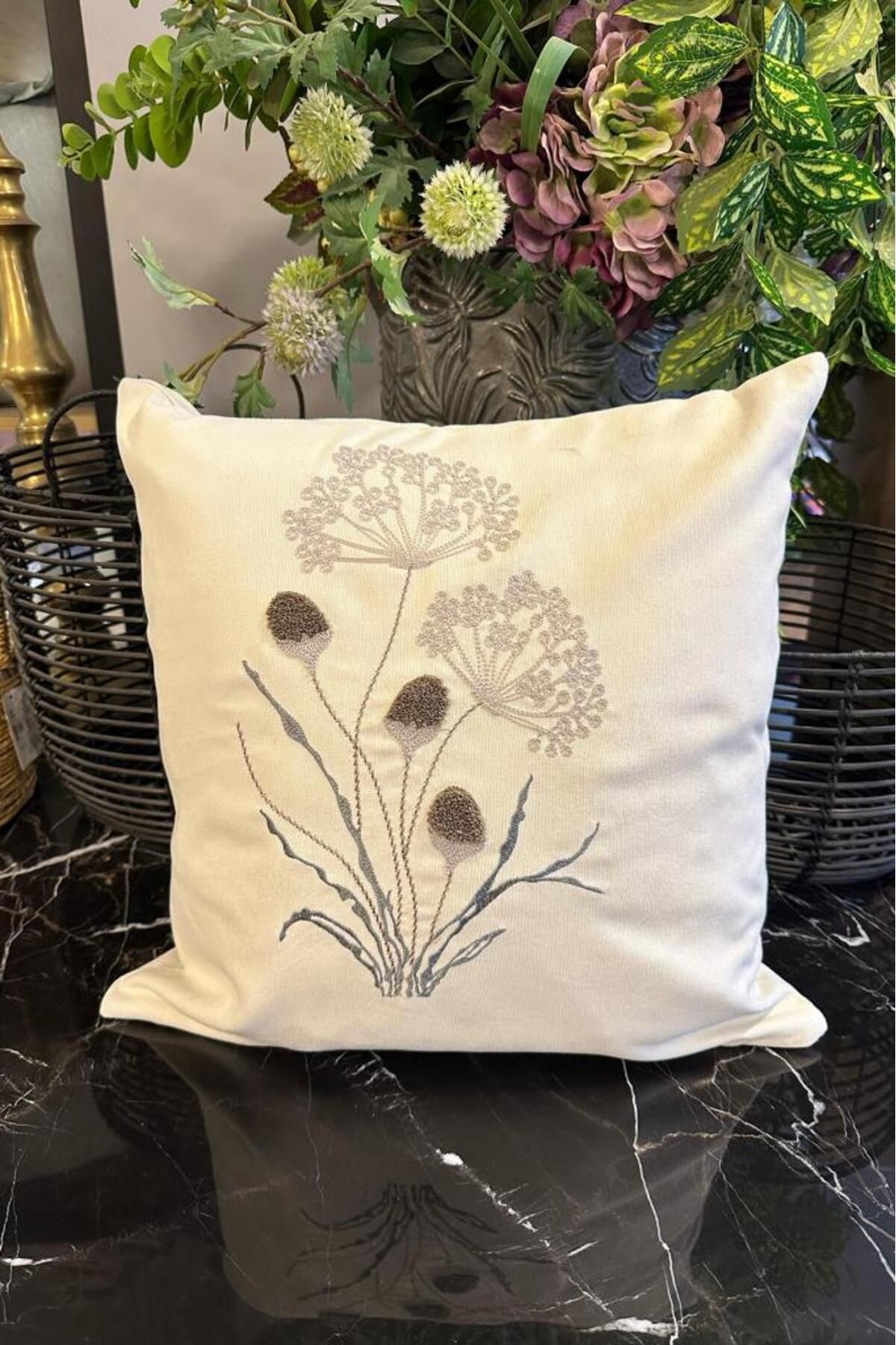 Çeyiz Diyarı Pars Lüx Nakışlı Keten Kırlent Kılıfı 45x45 cm