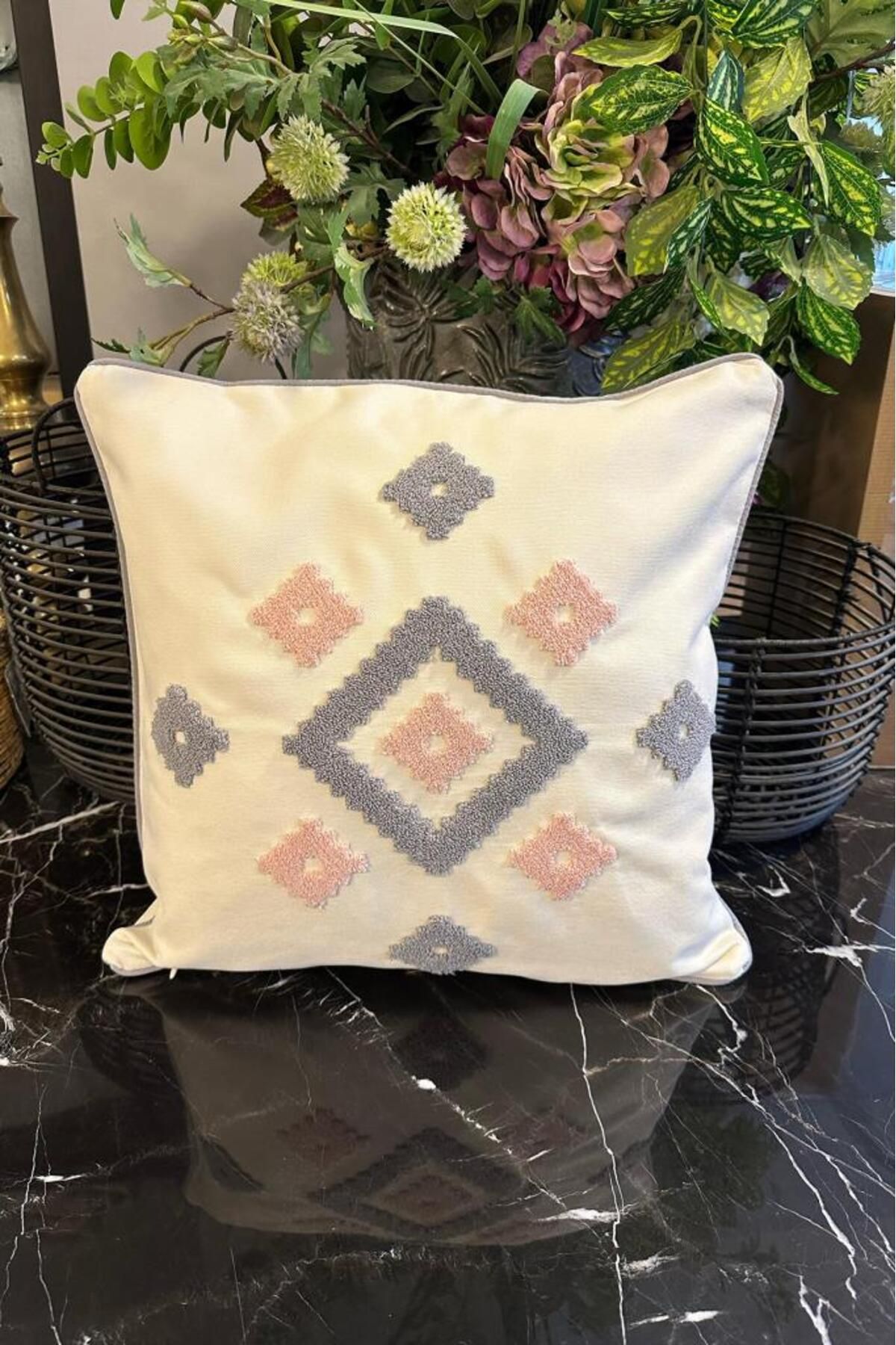 Çeyiz Diyarı Jülide Lüx Nakışlı Keten Kırlent Kılıfı 45x45 cm