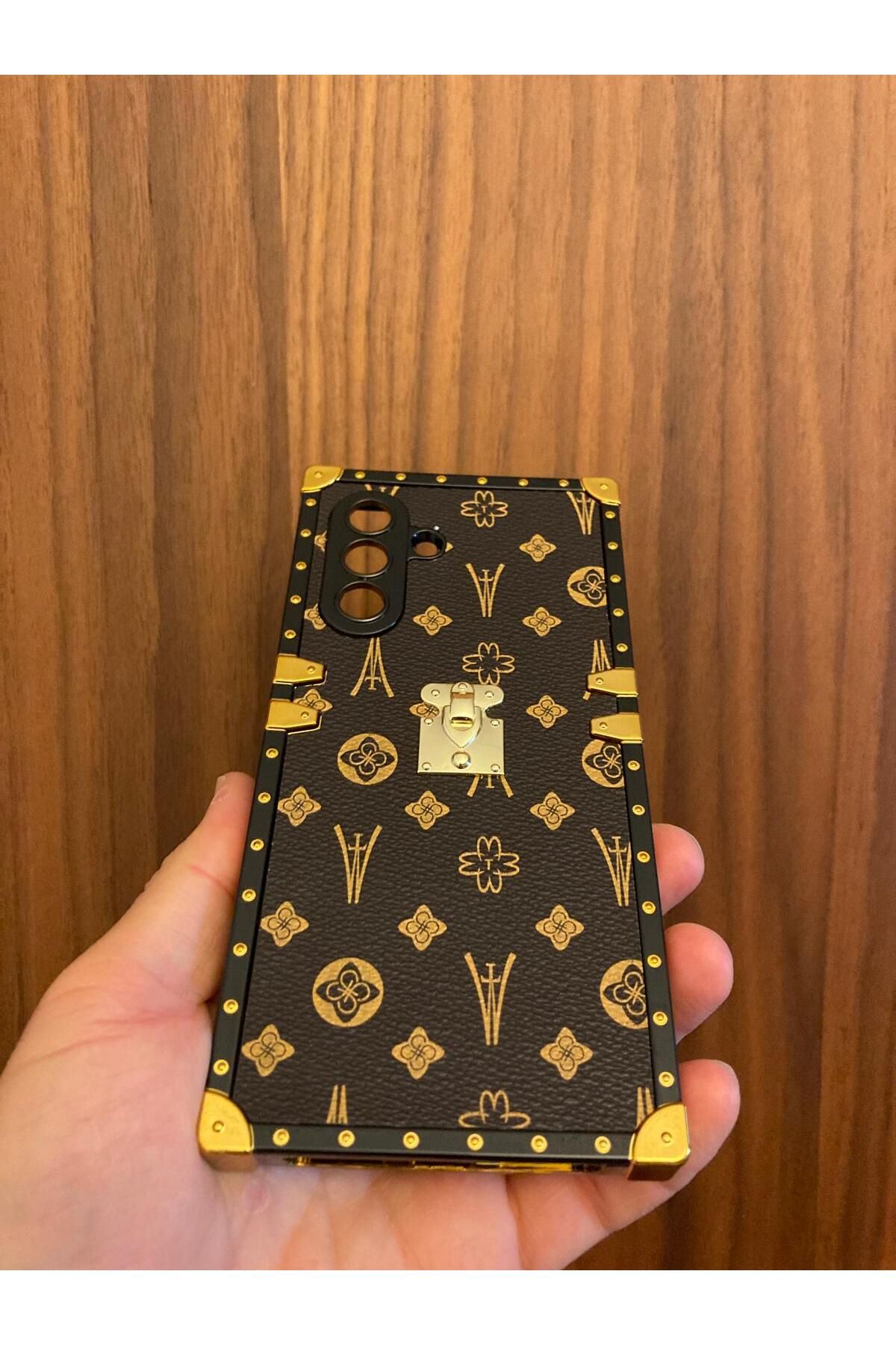 Newon Samsung Galaxy A26 Suni Deri Gold Kaplama Altın Çerçeveli Telefon Kılıfı Kapak Cover