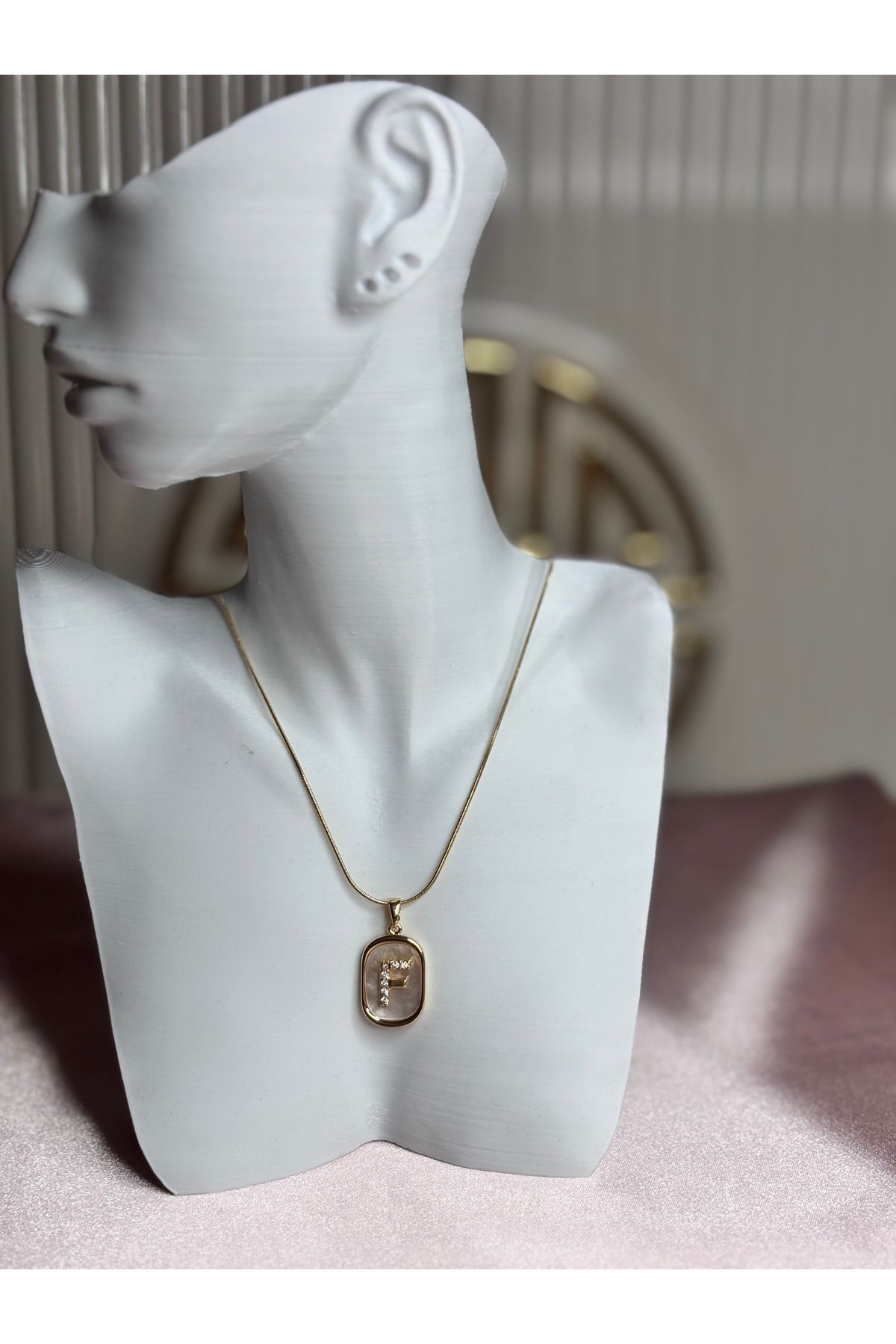 Glamour F harfli taşlı gold çelik kolye