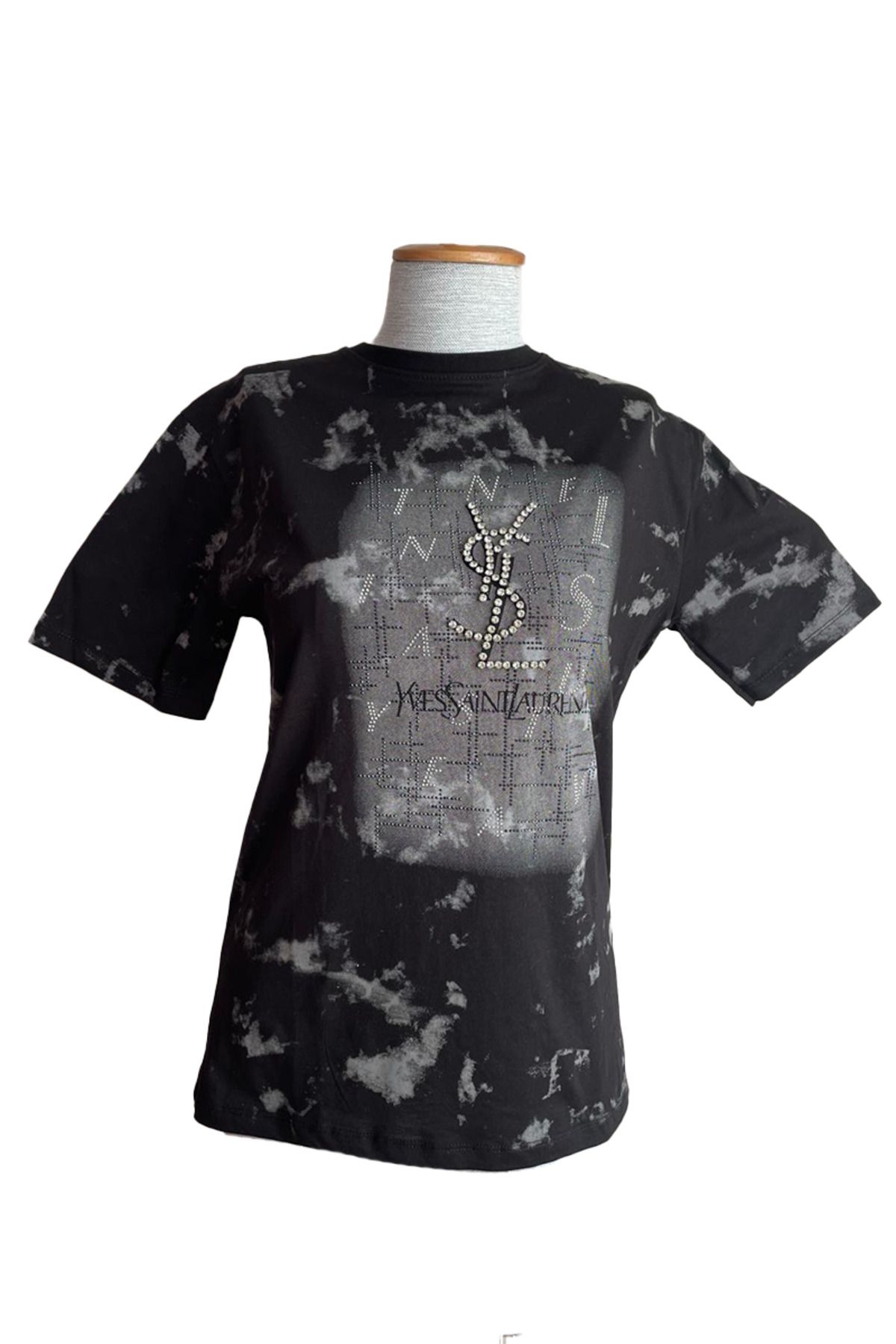 Butik Desenli ve Taş İşlemeli %100 Pamuk T-Shirt