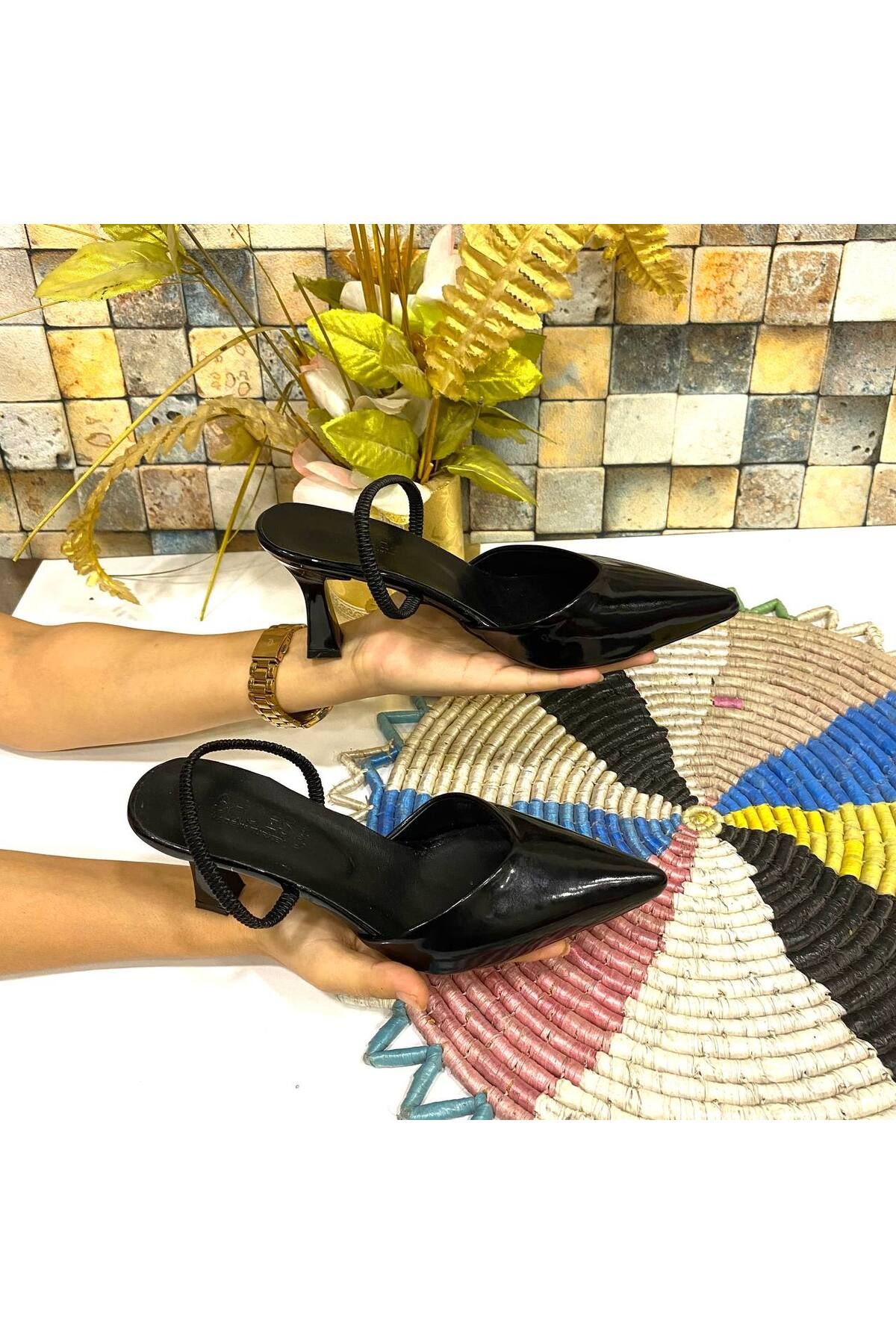 Trendy Moda Yeni Sezon Şık Siyah Rugan 7 cm Kadın Topuklu Ayakkabı