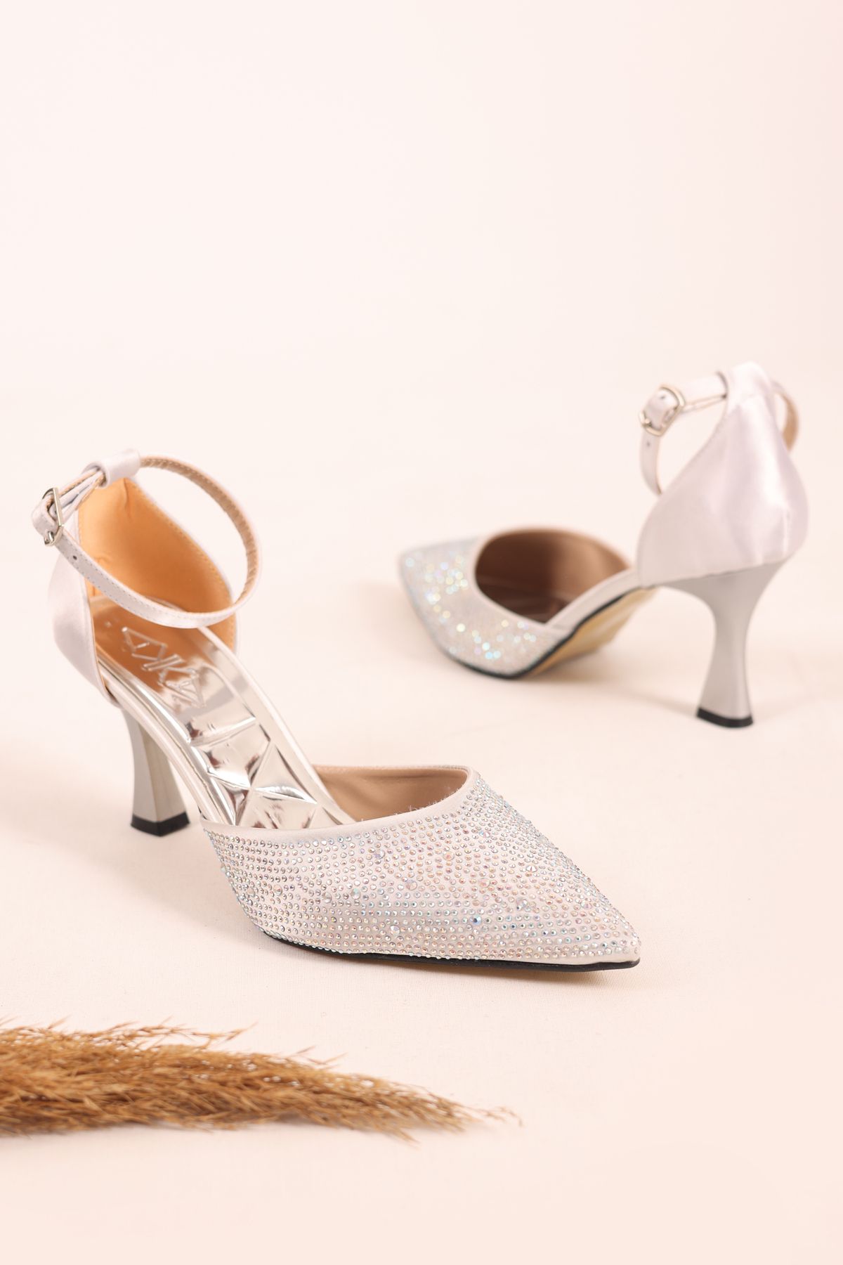SHOESSHOPS Bilekten Bağlama Taşlı Kadın Topuklu Ayakkabı Stiletto