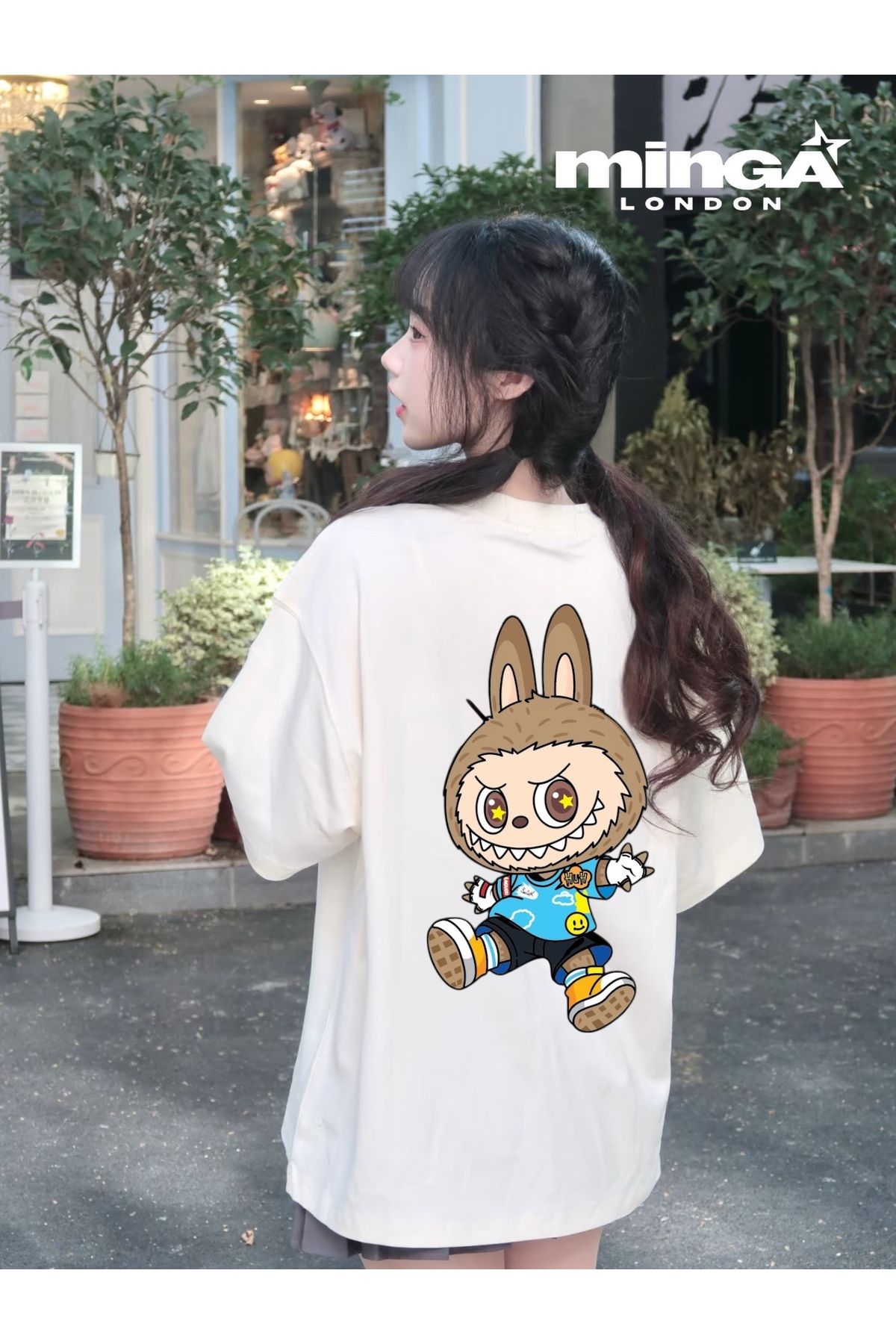 Minga London Labubu Sırt Baskılı Bej Oversize Tshirt- Minga London