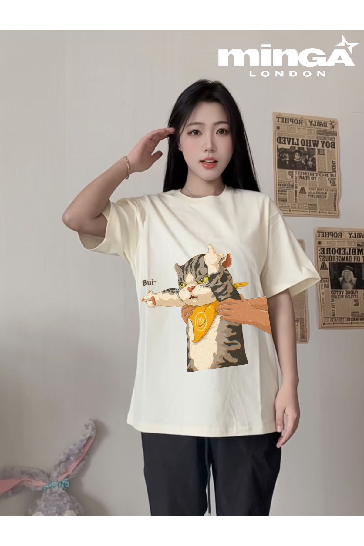 Minga London Soldier Cat Baskılı Bej Oversize Tshirt- Minga London