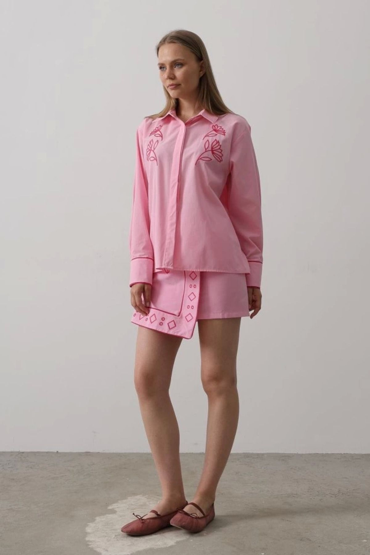 Omarı Şık Nakışlı Etek Takımı - Pembe