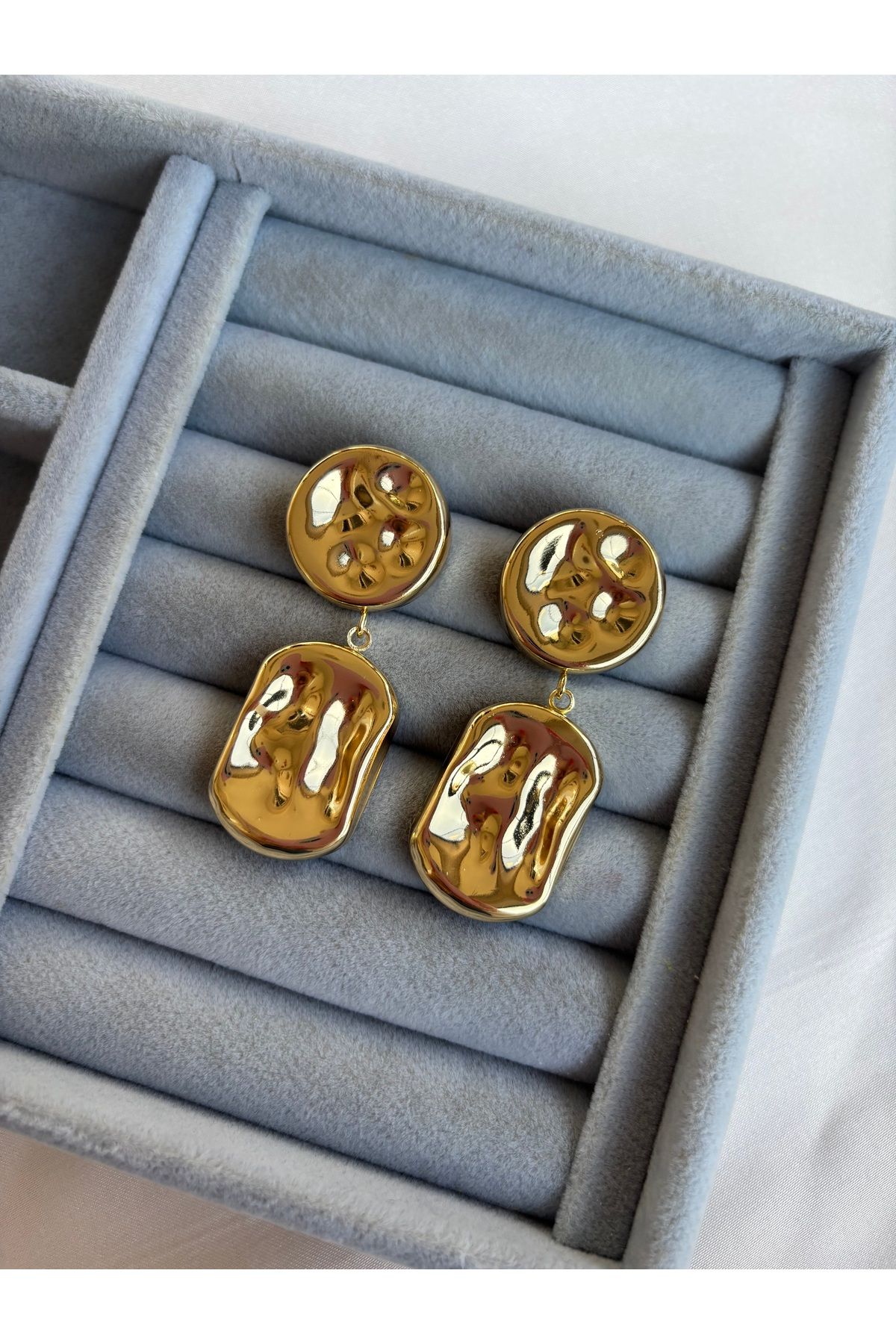 CC Gold Yuvarlak Ve Dikdörtgen Detaylı Sallantılı Küpe