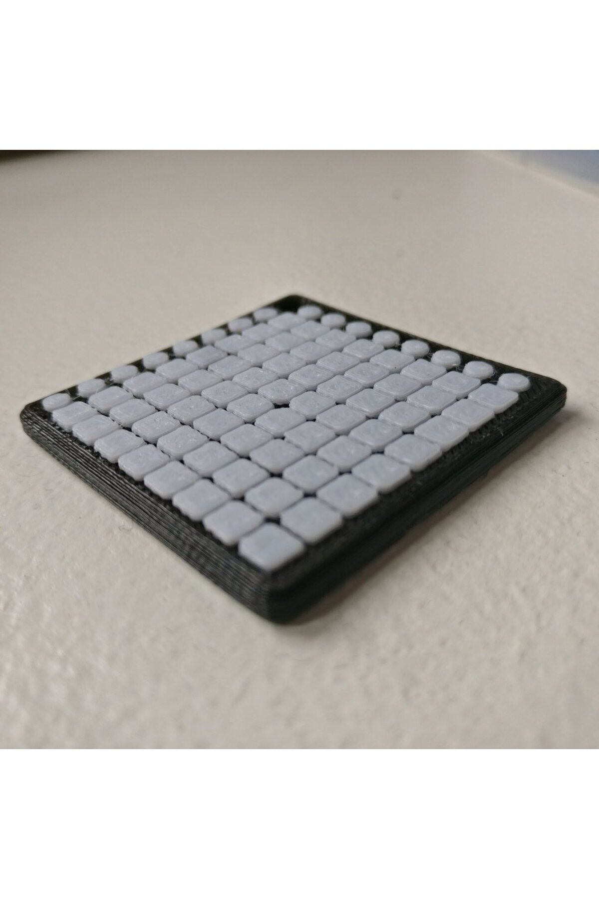 Lucest Novation Launchpad Anahtarlık (Plastik Aparattır!!!)