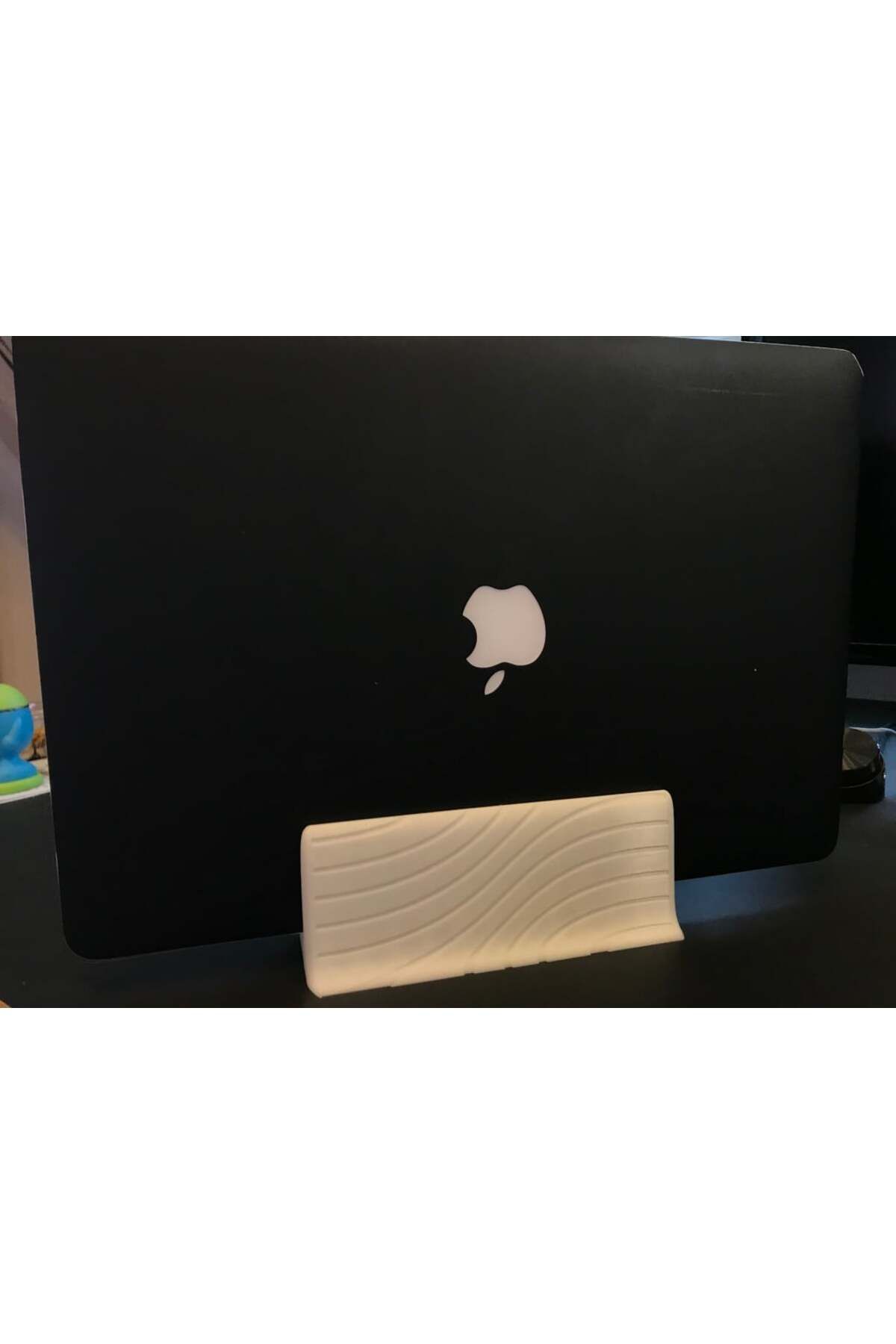 Lucest MacBook Pro 15' uyumlu Retina Dikey Stand (Plastik Aparattır!!!)
