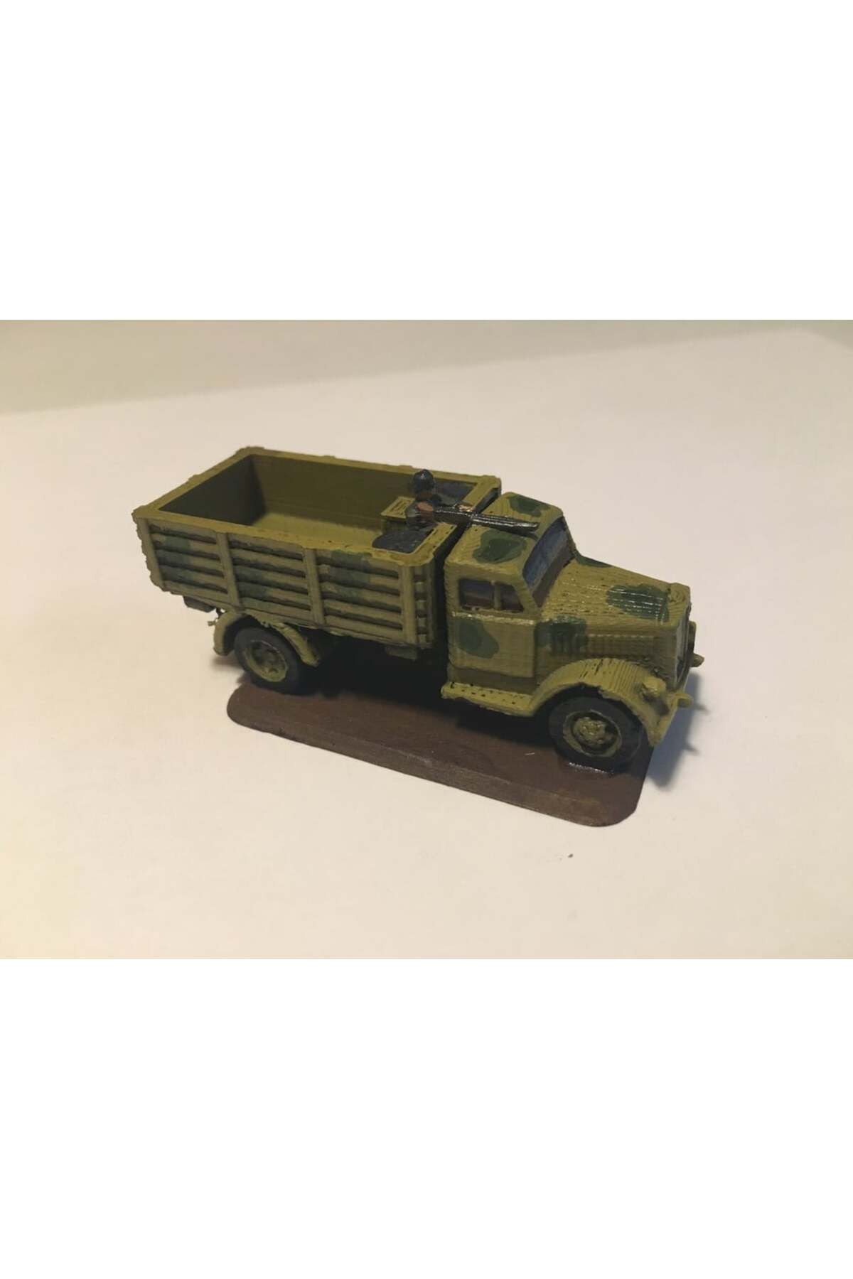 Lucest Makineli tüfekçiyle Opel Blitz (1/100) (Plastik Aparattır!!!)