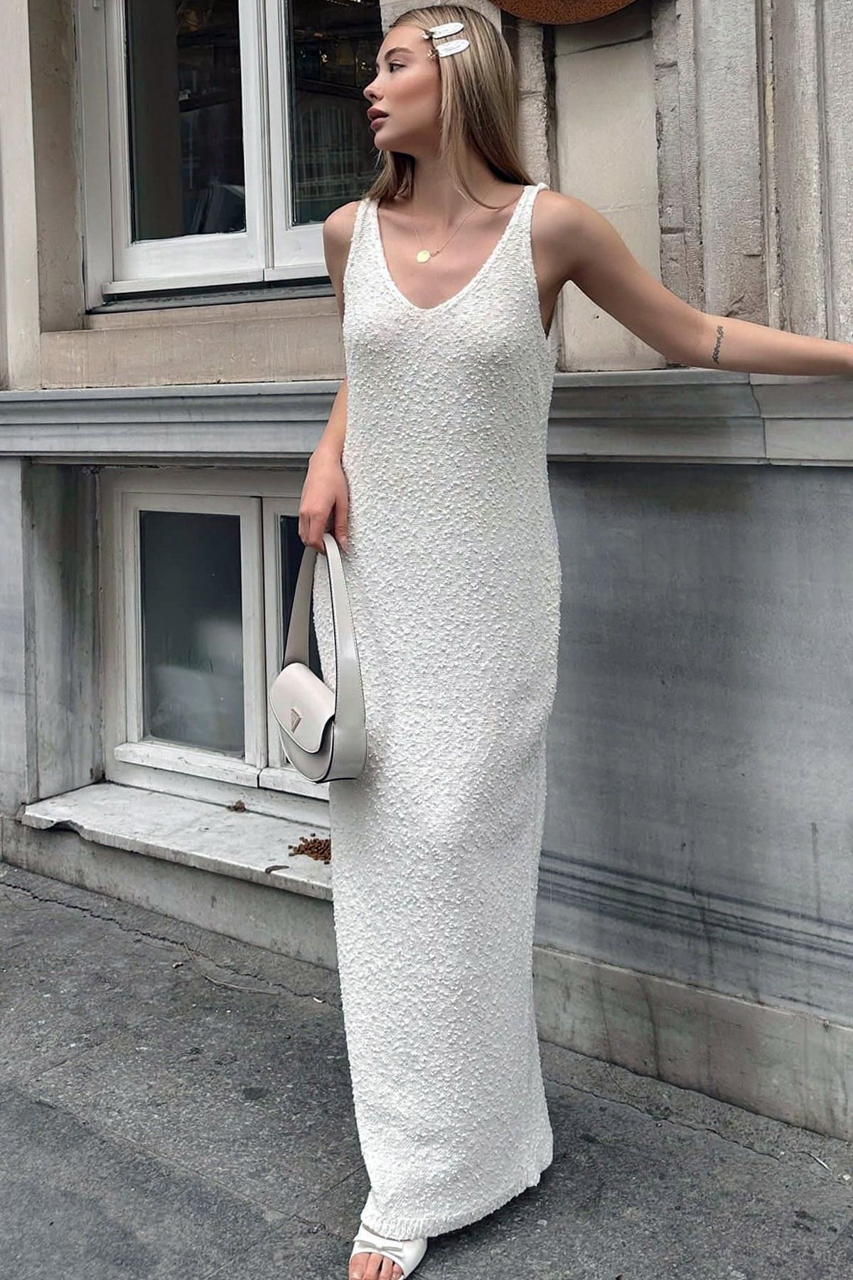 CoolLook Kolsuz Kalın Askılı V Yakalı Kabartma Dokulu Bilek Boy Tarz Casual Triko Elbise
