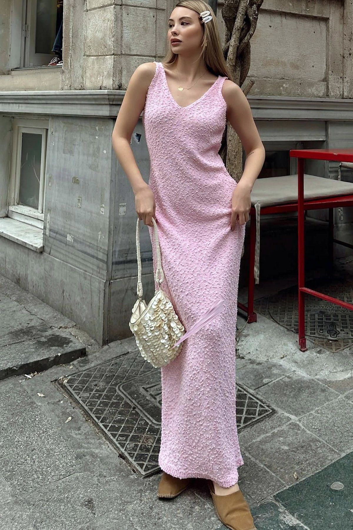 CoolLook Kolsuz Kalın Askılı V Yakalı Kabartma Dokulu Bilek Boy Tarz Casual Triko Elbise