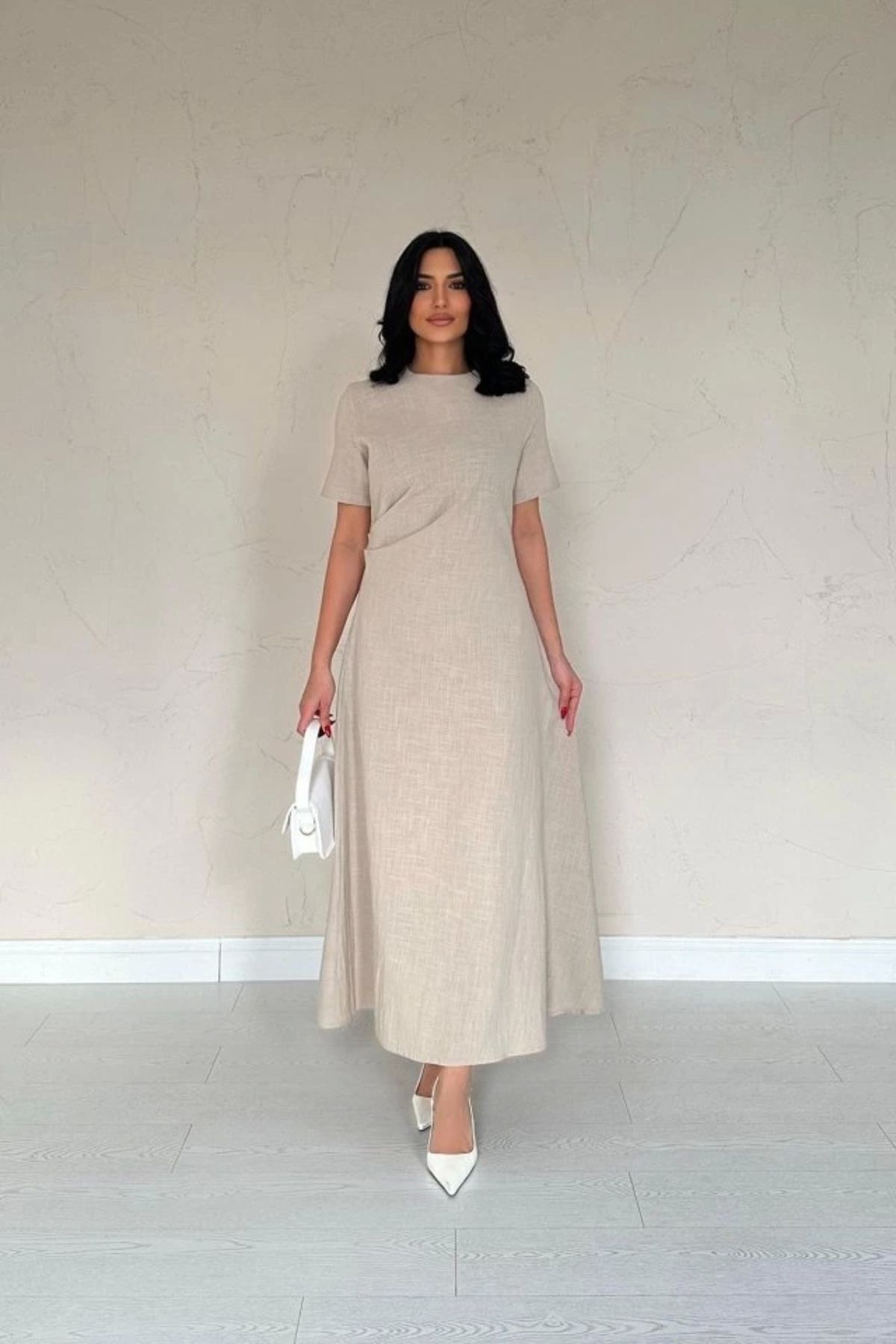 Butik Bej Pileli Bisiklet Yaka Elbise