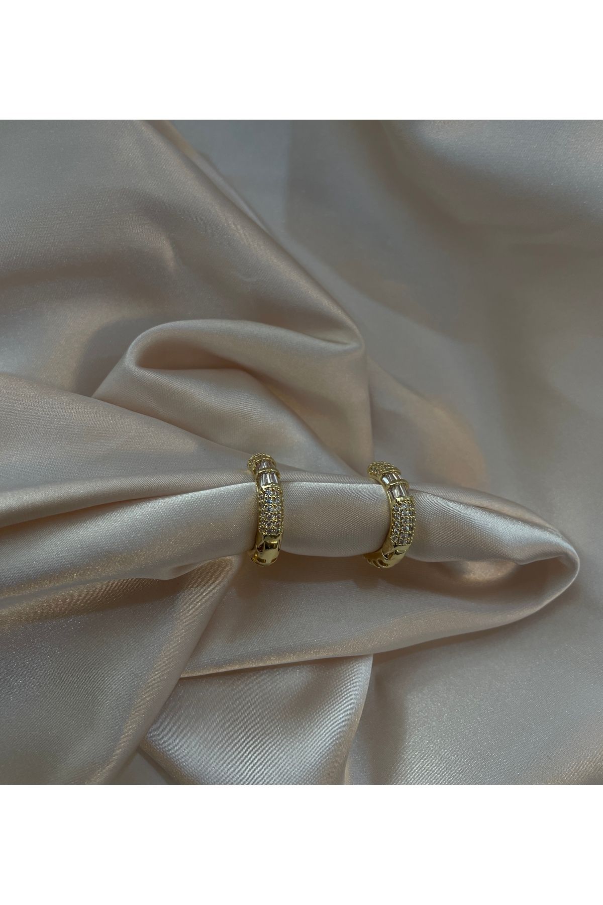 Vona Atelier Çelik Taşlı Halka Küpe