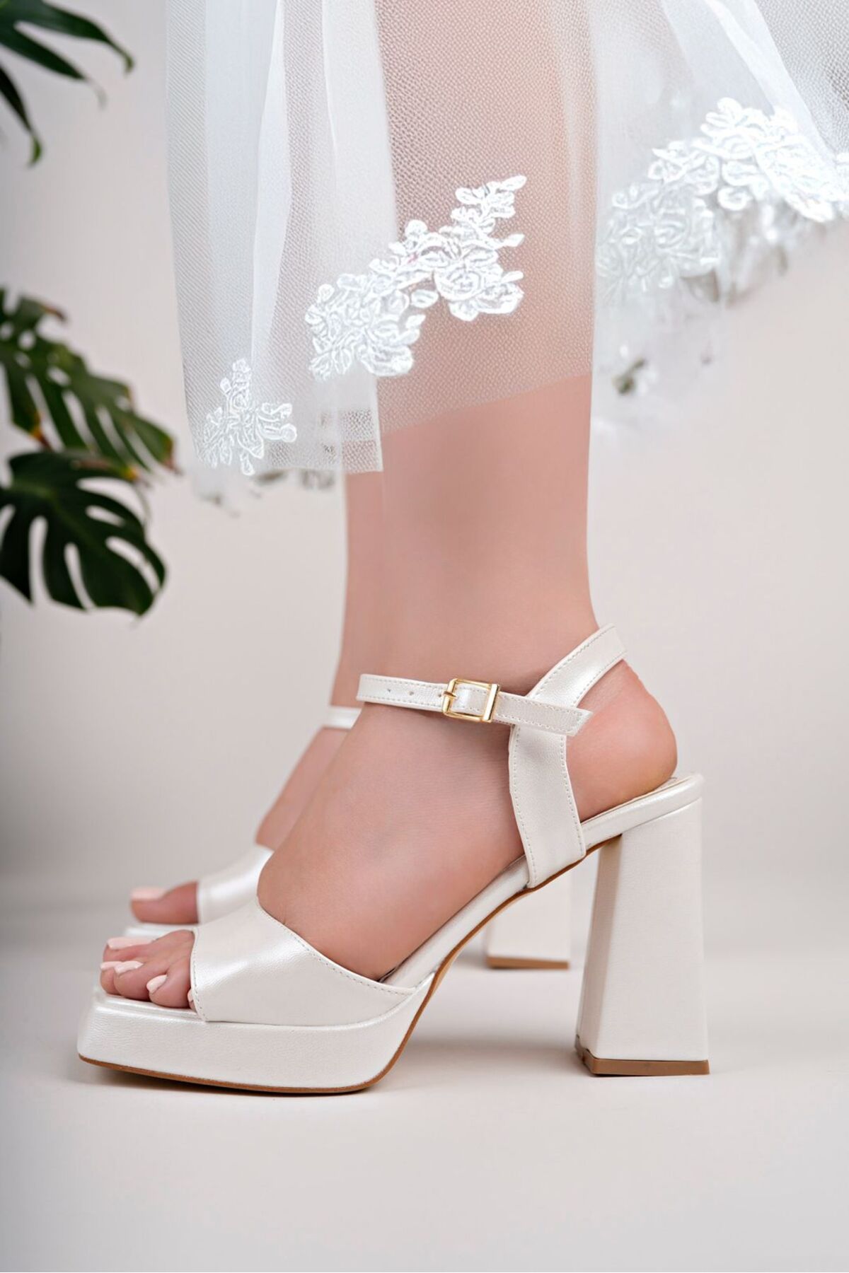 Lölük Moda Kadın Köşeli Platform Yüksek Kalın Topuklu Gelinlik Ayakkabısı