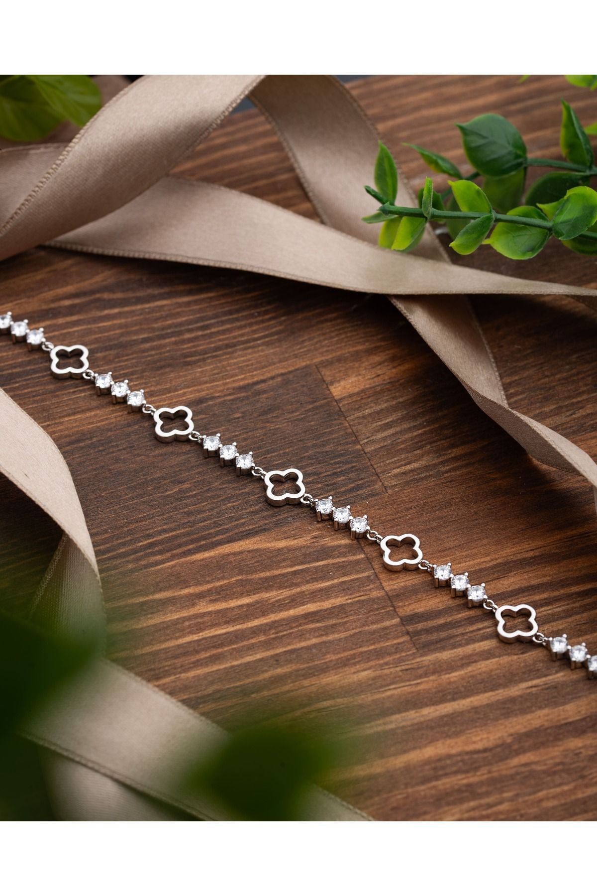 Roza Silver 925 Ayar Rodyum Yonca Motifli Suyolu Gümüş Bileklik