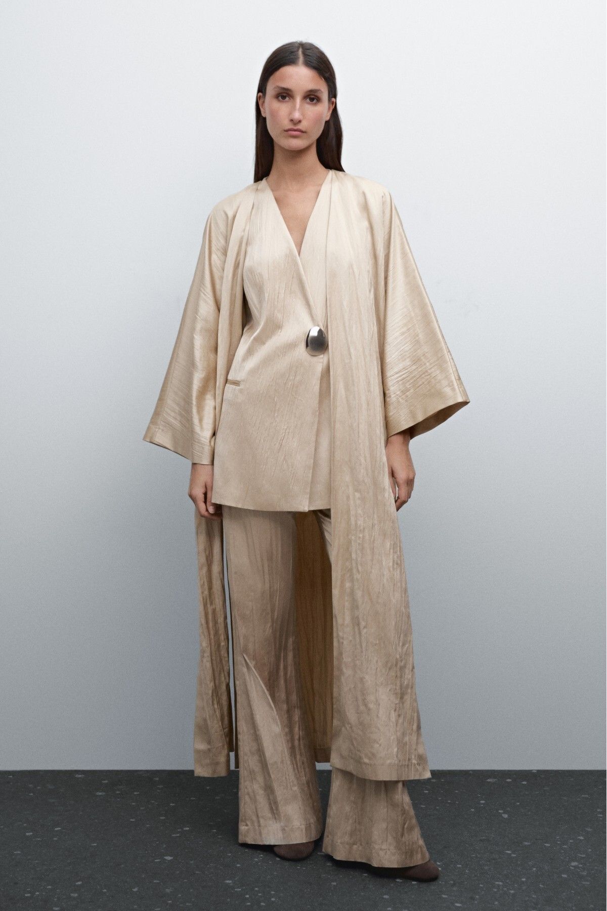 Massimo Dutti Dokulu ve uzun saten kimono