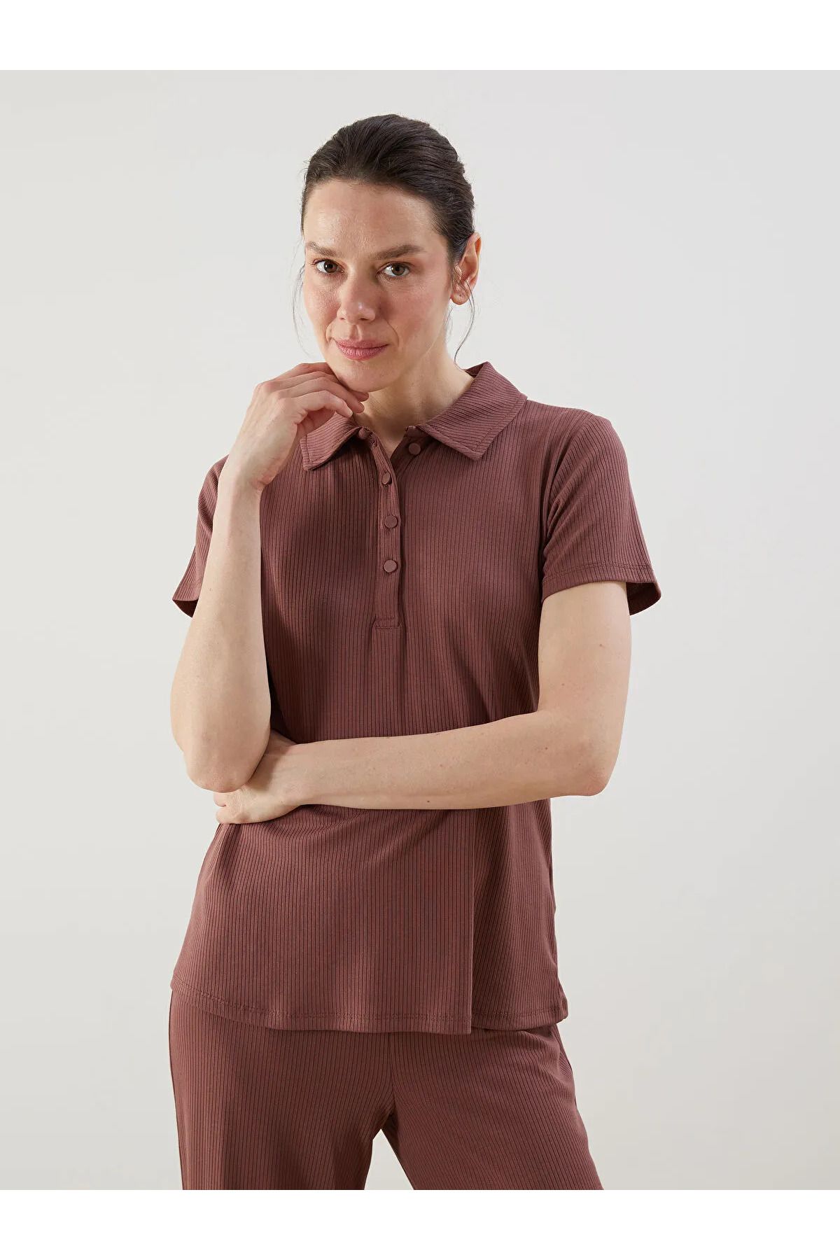 LC Waikiki Polo Yaka Dokulu Kadın Tişört