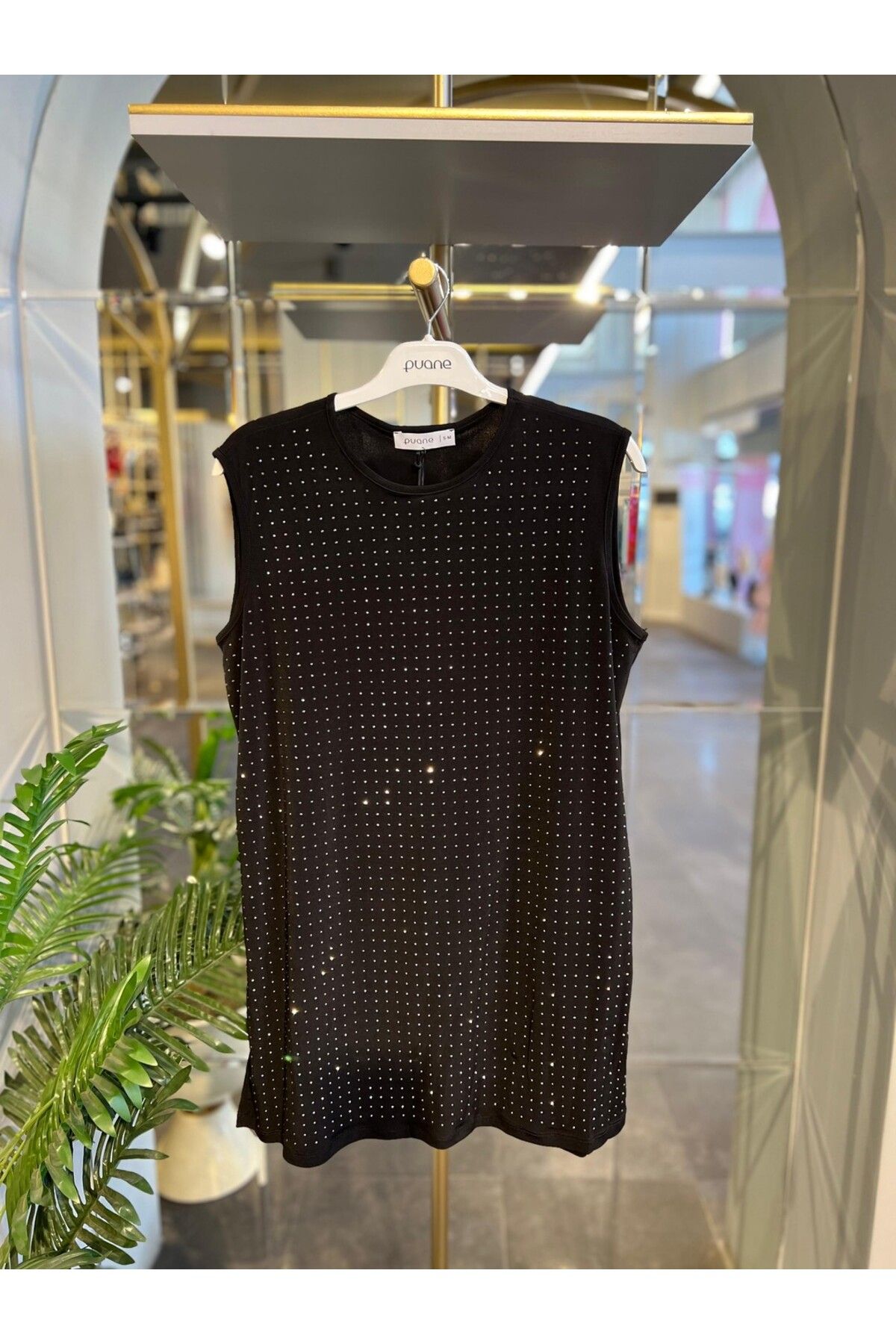 Puane - TAŞ DETAYLI SİYAH SIFIR KOLLU T-SHIRT