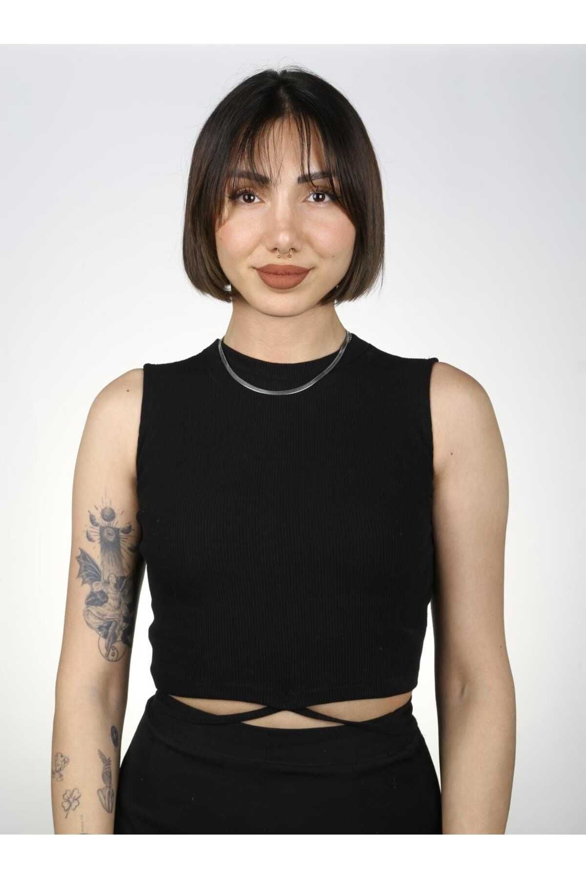 Gülmude Fitilli Kumaş Bisiklet Yaka Likralı Kolsuz Crop Top Bluz Asimetrik Kesim Belden Bağlamalı