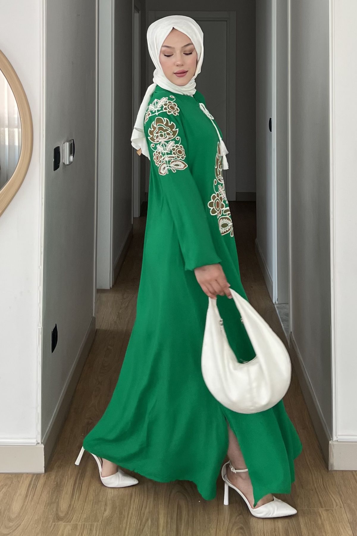 Saklı Butik Nefha Büyük Nakışlı Püsküllü Elbise SK-8534