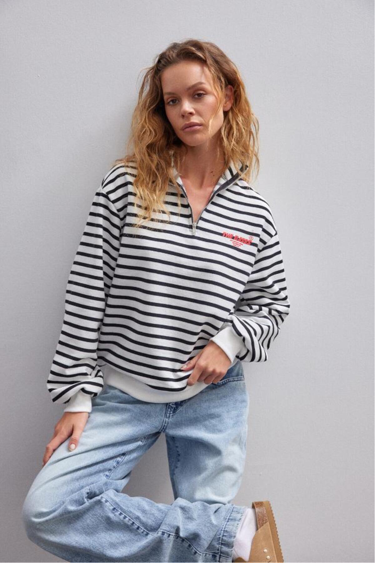 bases.  Yarım Fermuarlı Baskılı Oversize Içi Polarlı Sweatshirt - Görsel 4