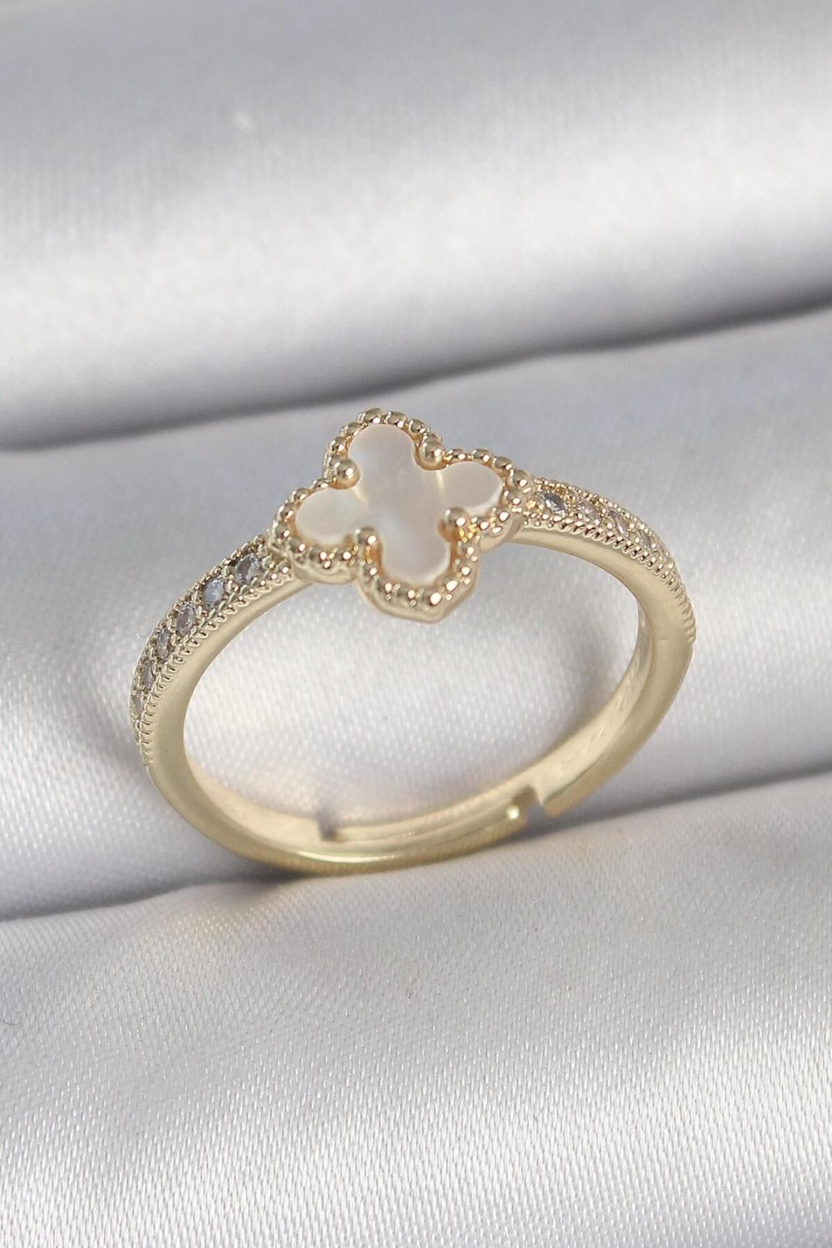 AfraBeauty 925 Ayar Paslanmaz Çelik Gold Renk Zirkon Taşlı Beyaz Mineli Yonca Model Ayarlanabilir Kadın Yüzük