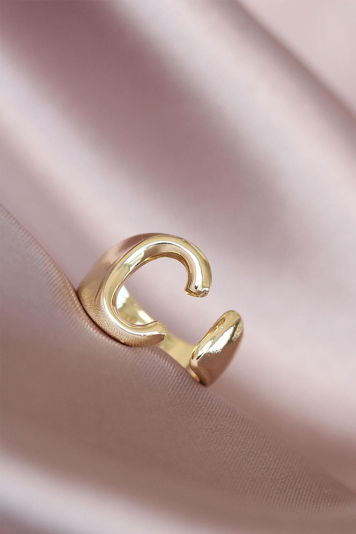 AfraBeauty 925 Ayar Paslanmaz Çelik C Harfli Altın Renk Ayarlamalı Metal Kadın Yüzük