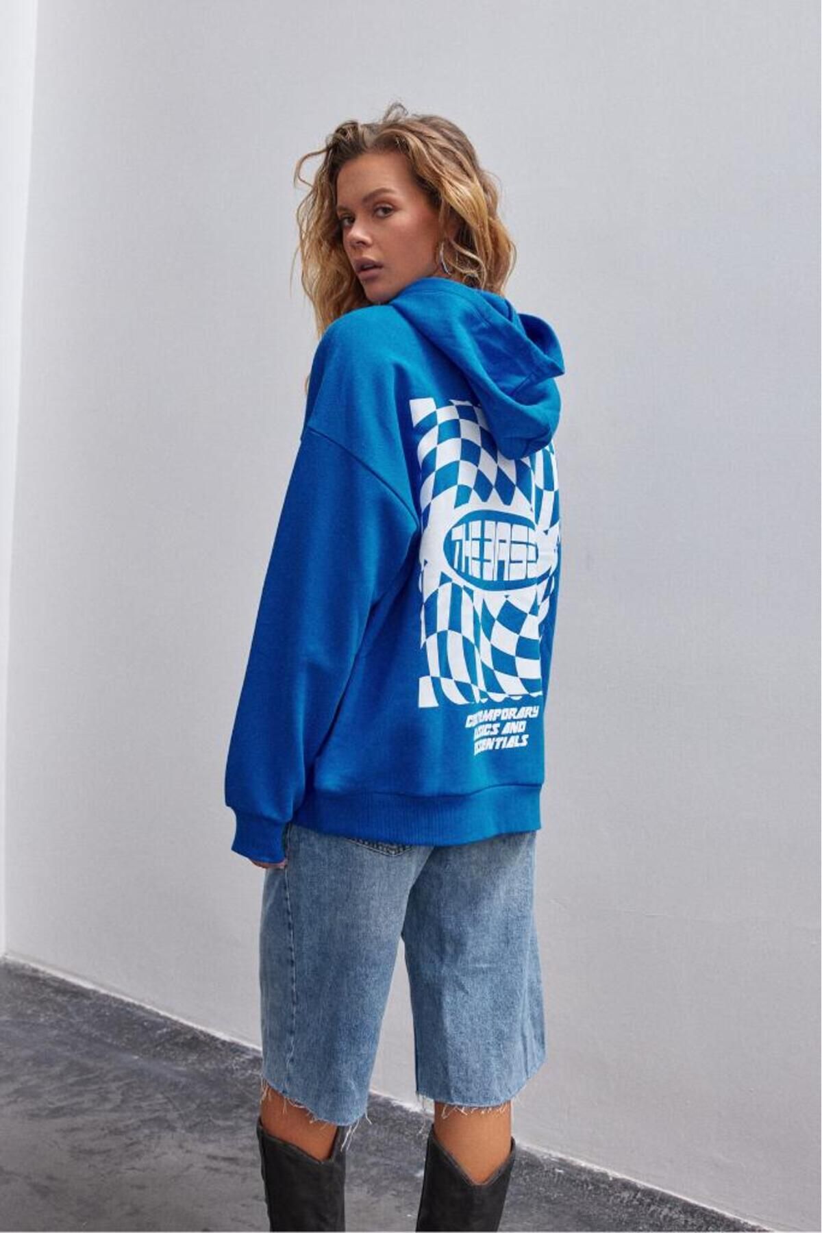 bases. Kadın Yeşil Sırtı Puff Baskılı Oversize Kapüşonlu Içi Polarli Sweatshirt