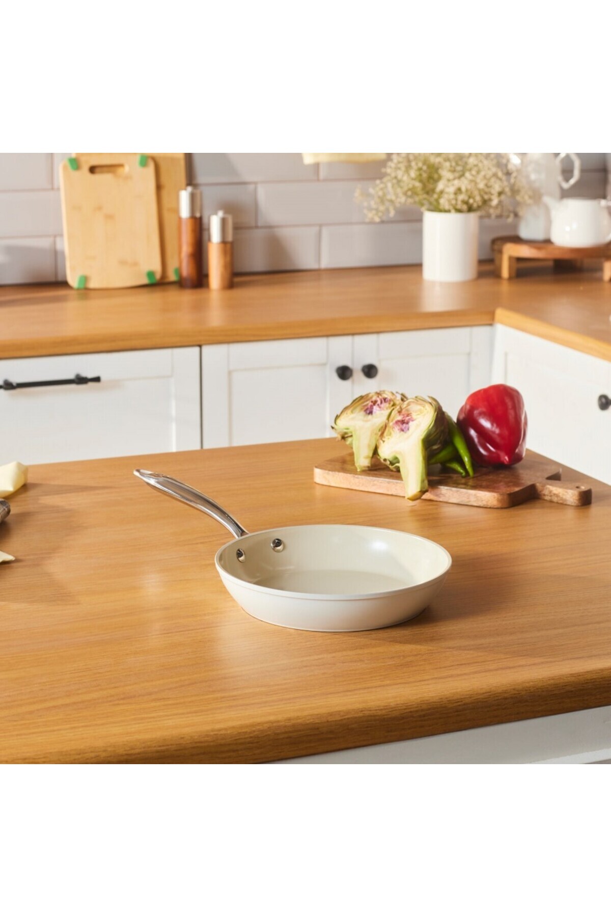 Karaca Swiss Crystal Almond Cream Pfanne mit Edelstahlgriff 22 cm