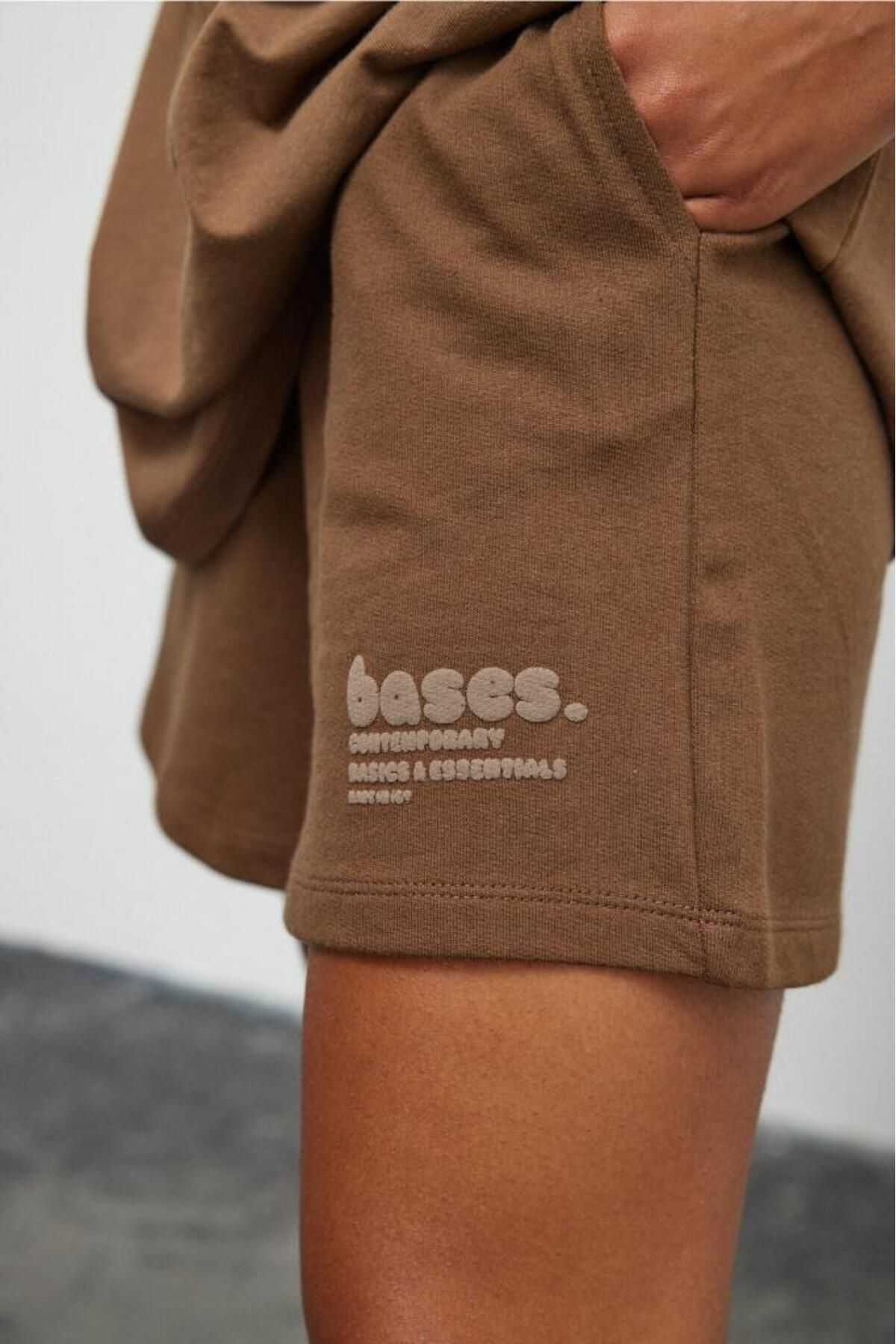 bases.-Cotton Puff Printed Knitted Shorts with Elastic Waist 3