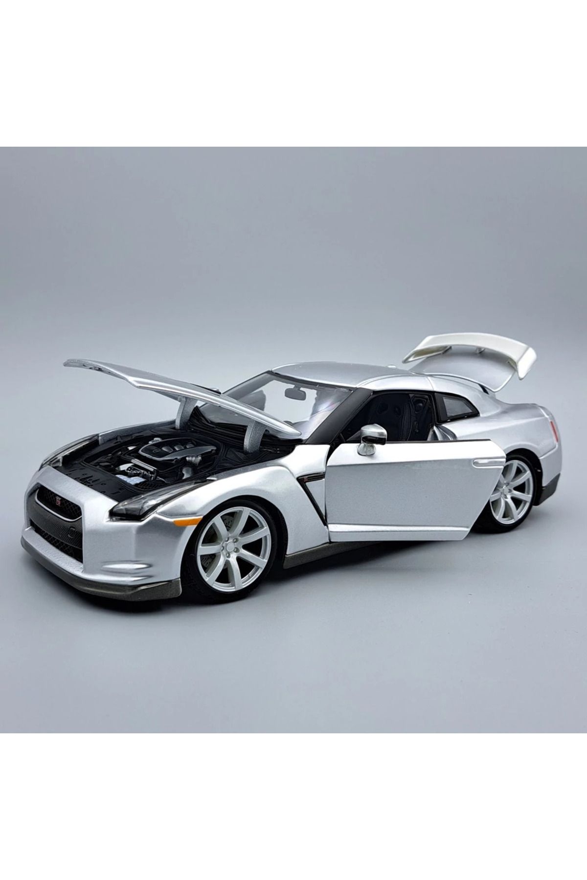 Burago GTR R-35 GRİ 1:18 ÖLÇEK