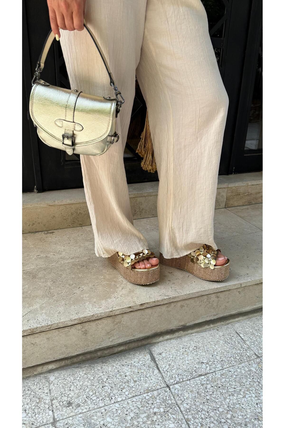 by emine eren emotion shoes Vera Fiyonklu Hasır Dolgu Topuk Terlik