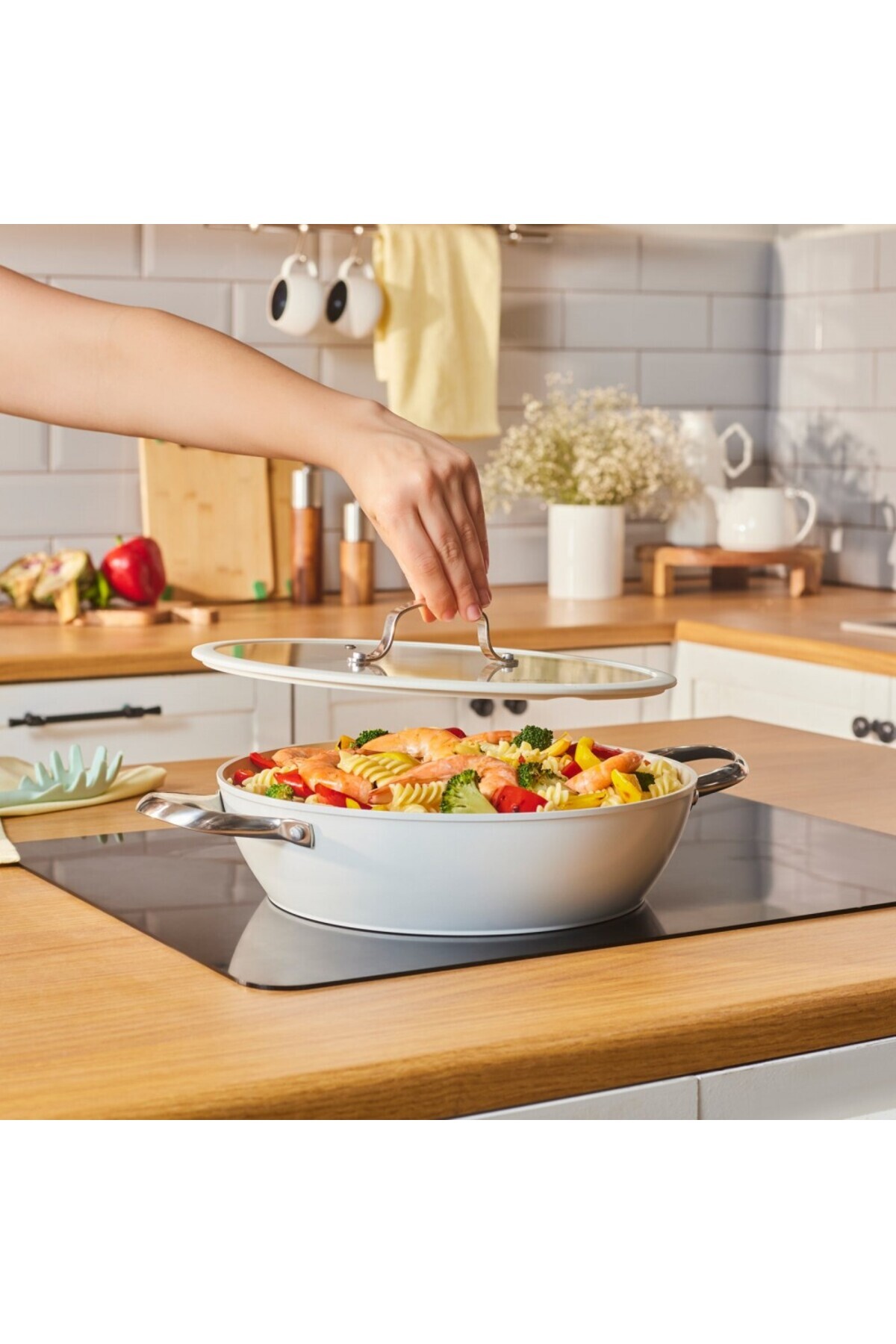 Karaca Swiss Crystal Almond Cream Handle Flache Kasserolle 30 cm