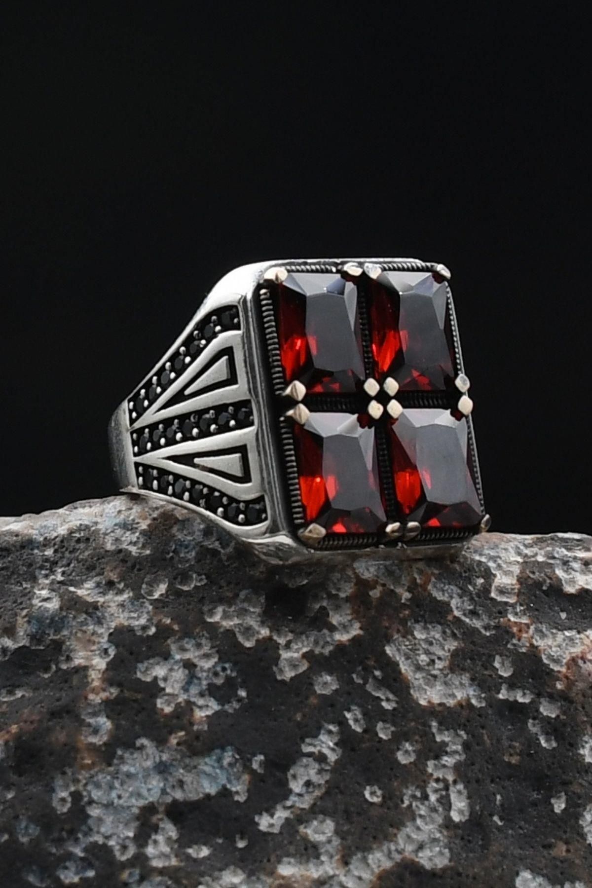 Prestige Kare Kırmızı Zirkon Taşlı 925 Ayar Gümüş Erkek Yüzük 901930