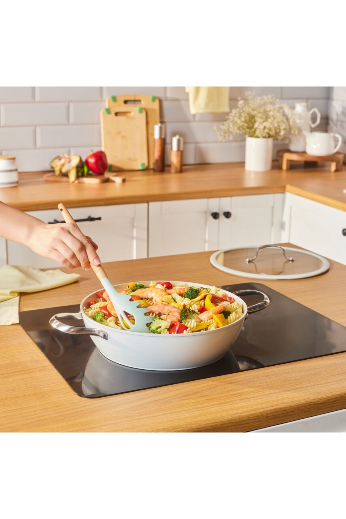 Karaca Swiss Crystal Almond Cream Handle Flache Kasserolle 30 cm