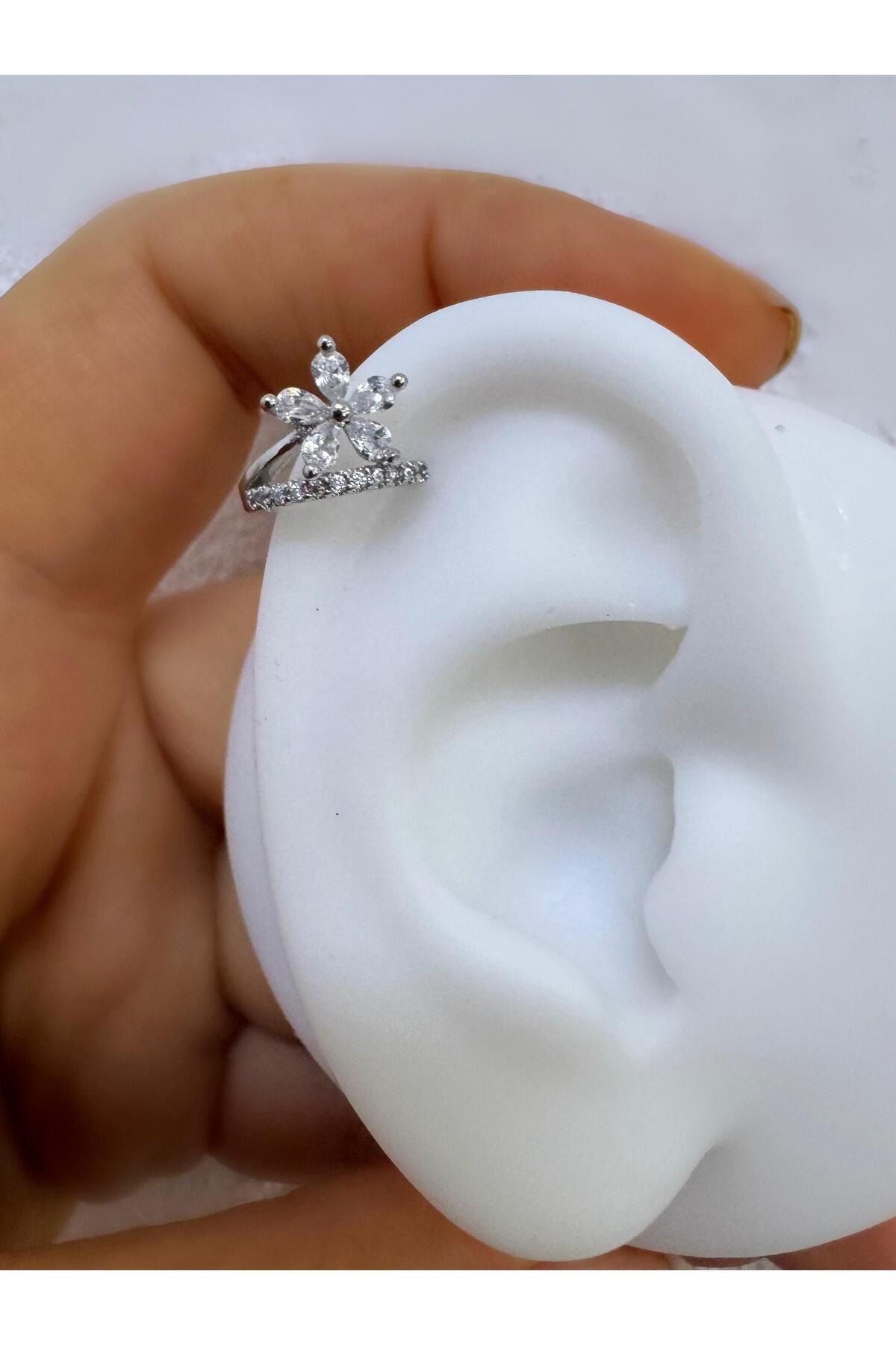Arescollection Zirkon taşlı 1 adet helix kıkırdak lobe uyumlu halka piercing