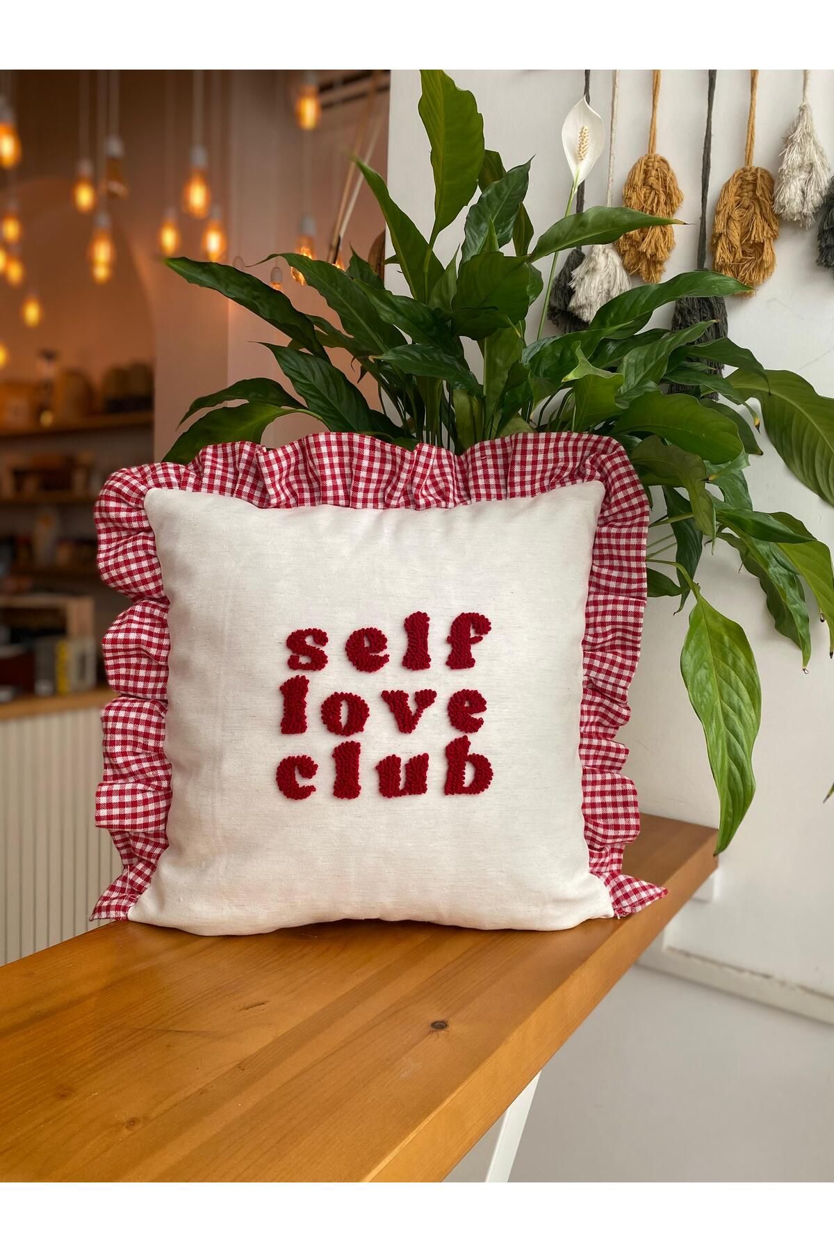 RahanDesign Self Love Club İşlemeli Fırfırlı Punch Kırlent Kılıfı - 43x43cm - Punch Kırlent Kılıfı