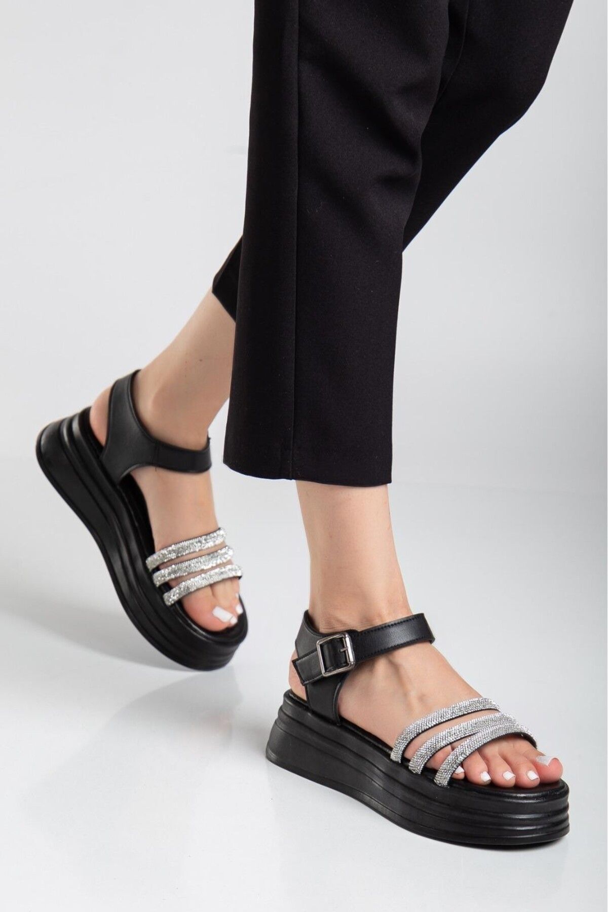 GETFAY Lalen Siyah Kemerli Sandalet
