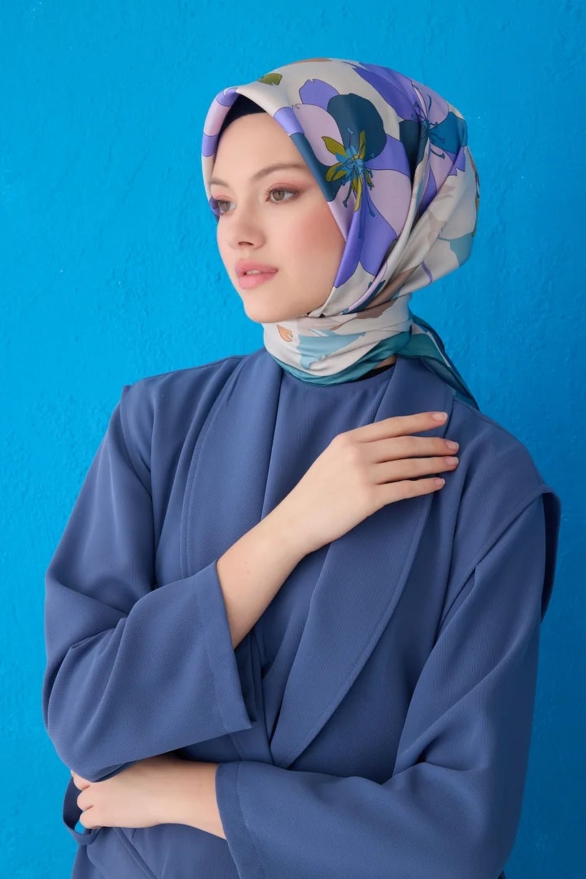 Belli Twill İpek Eşarp 4100D Çiçekli Desen Krem-Mor-52