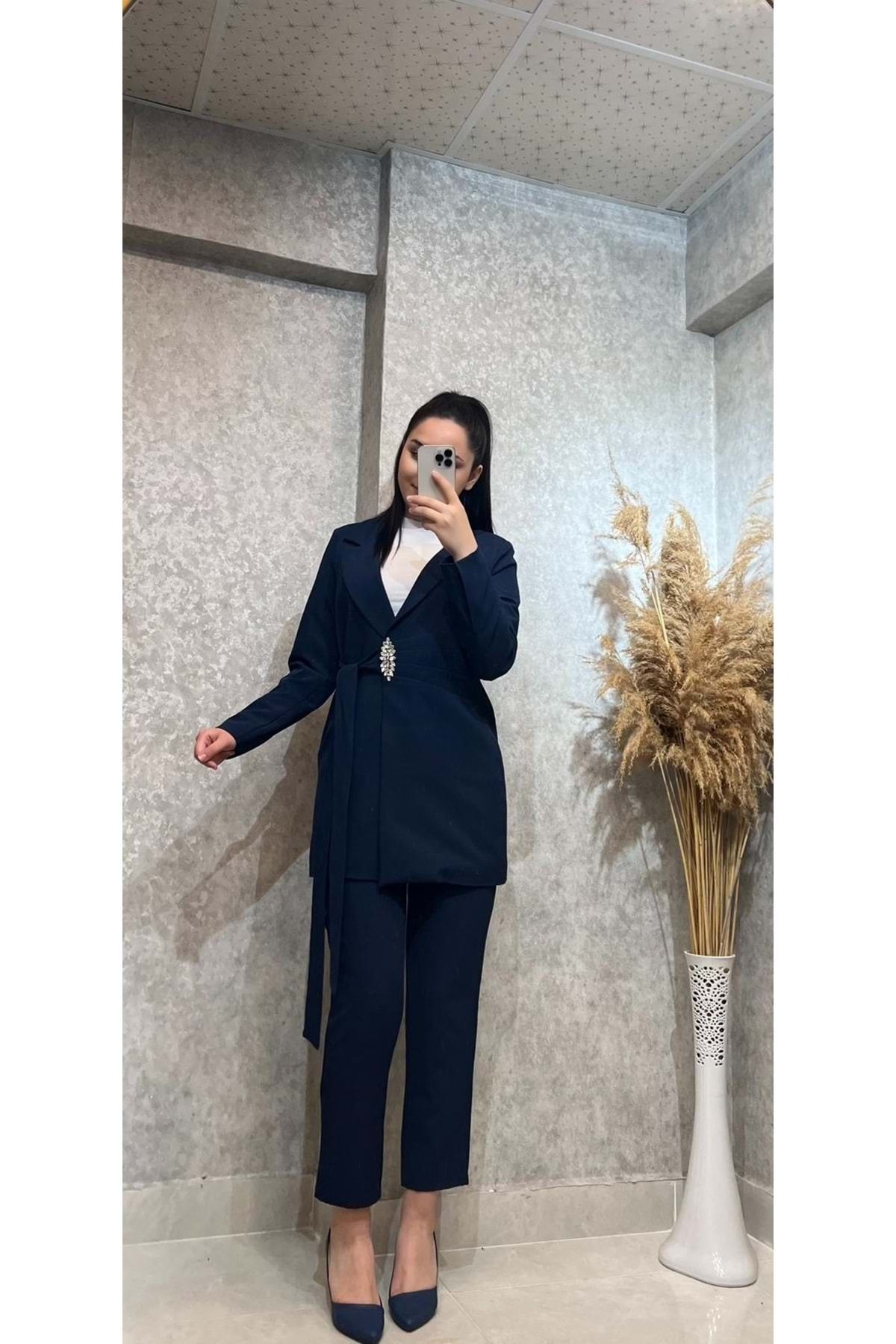 MİSS VİSHNE 25Y2203 TAKIM CEKET PANTOLON , TAŞ DETAYLI YANDAN BAĞLAMALI LACI