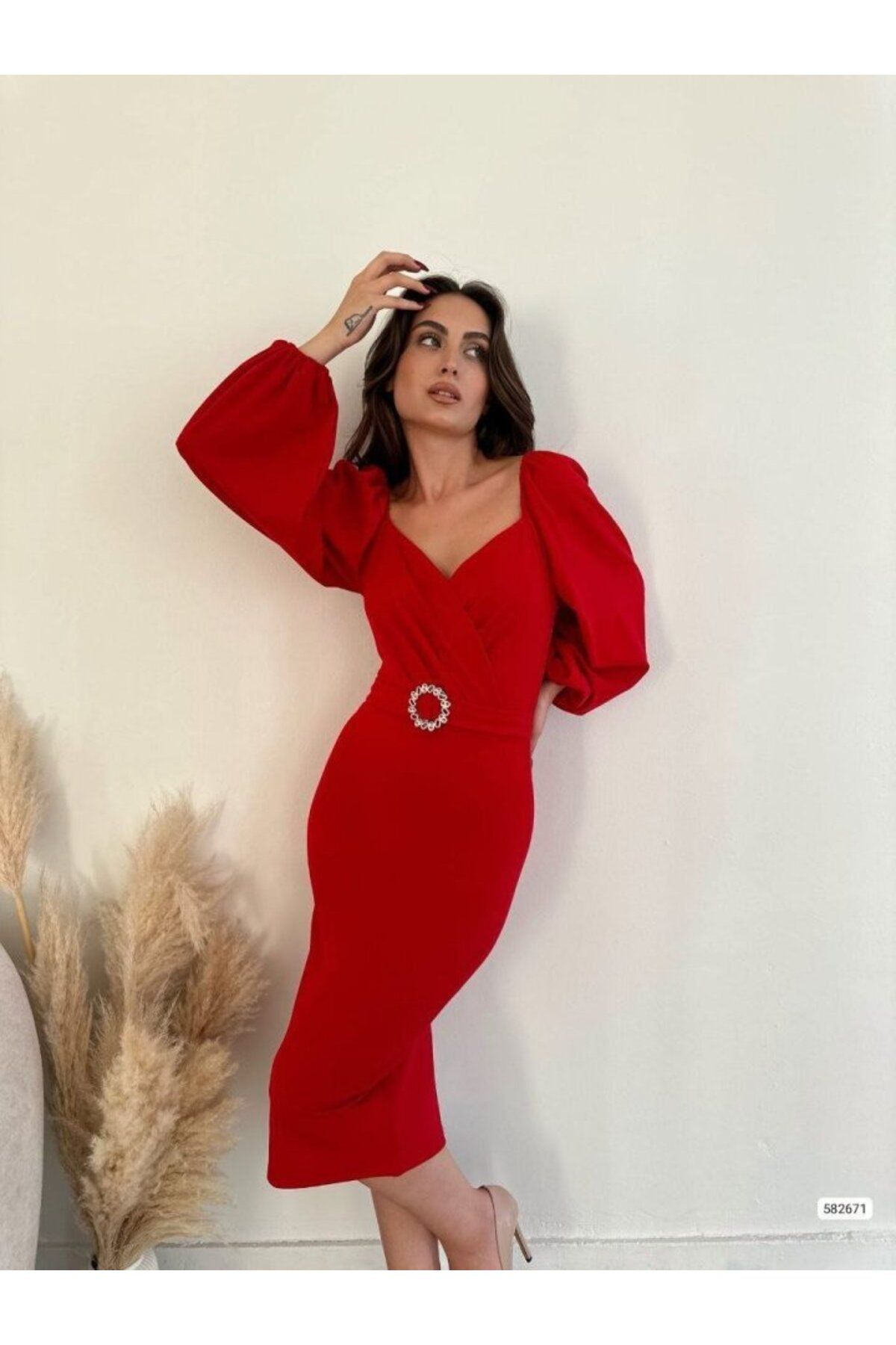 D&M Life Collection Kadın Kalp Yaka Sırt Dekolteli Kemer Toka Detay Midi Boy Elbise